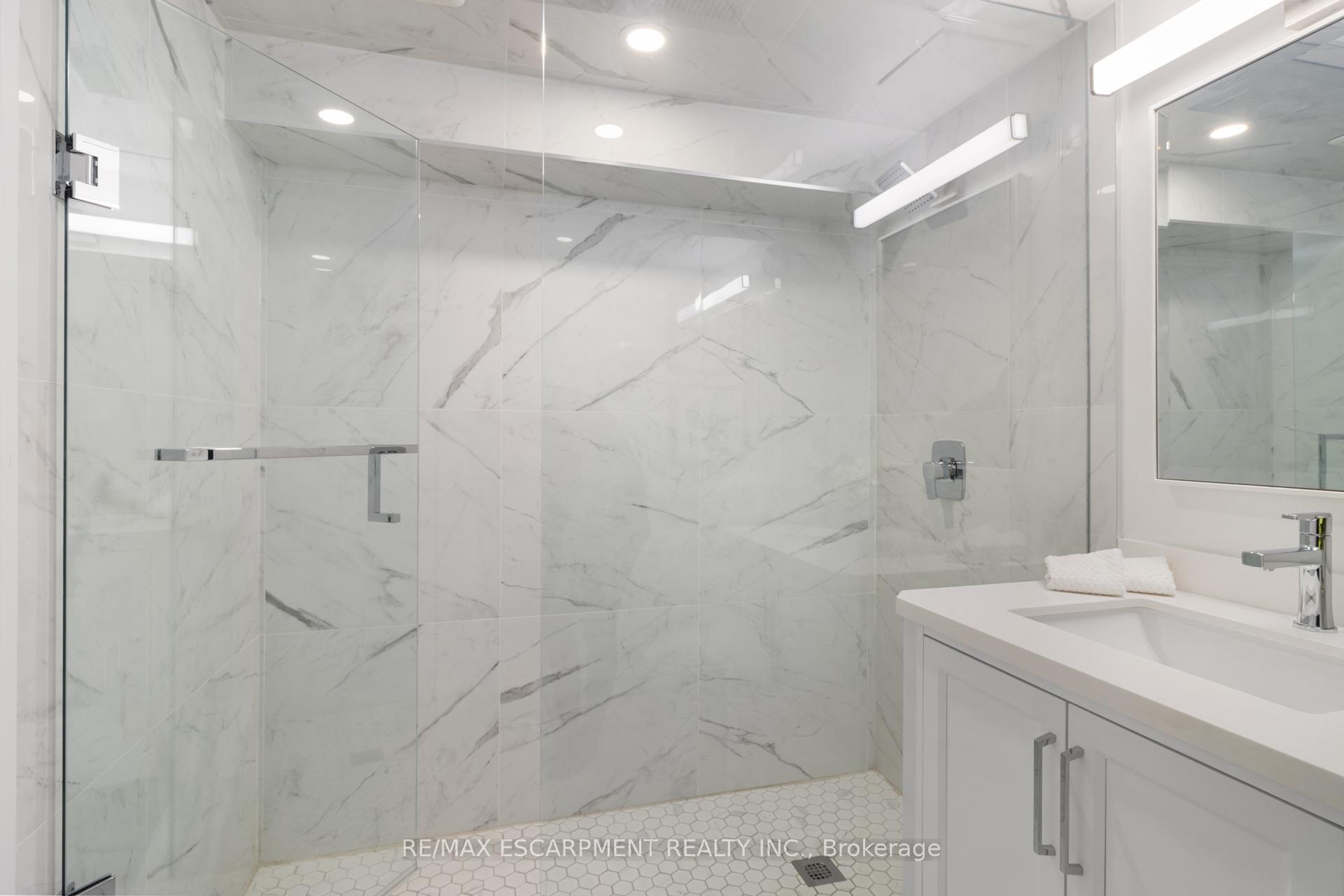 3 Bedrooms Condo at 2020 South Millway,  Mississauga For sale