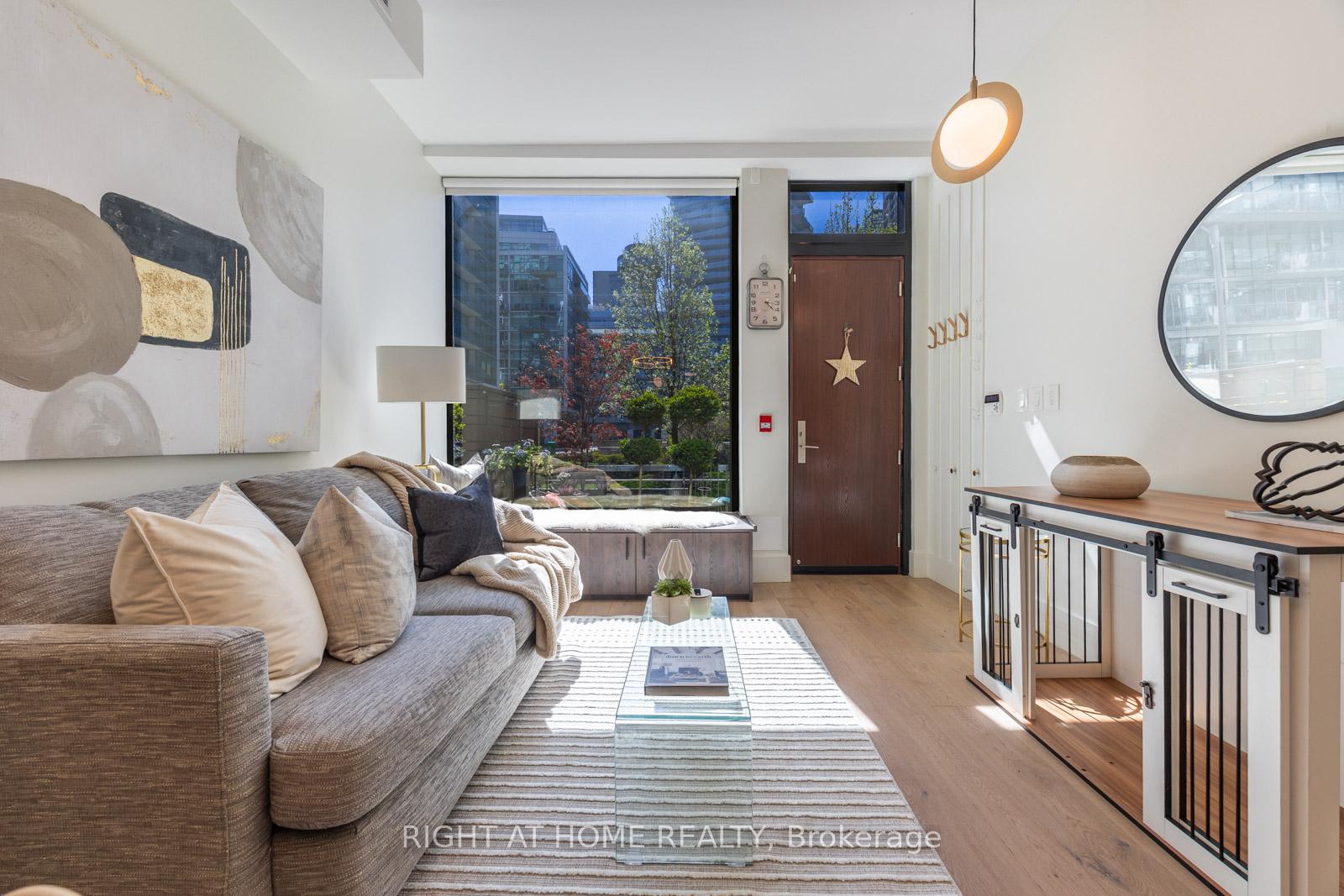 2 Bedrooms Condo at 39 Queens, Toronto For sale
