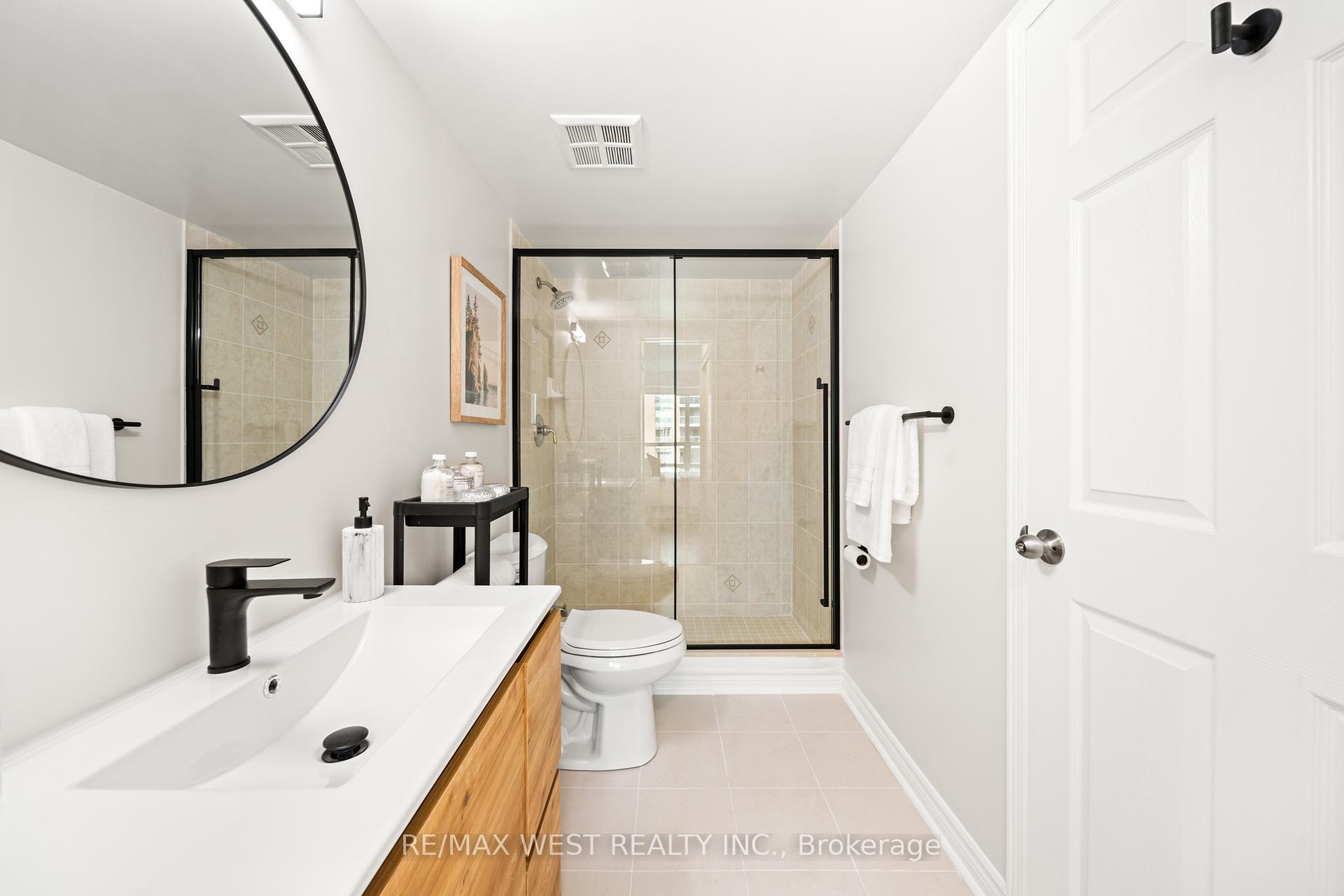 2 Bedrooms Condo at 7 Michael Power, Toronto For sale