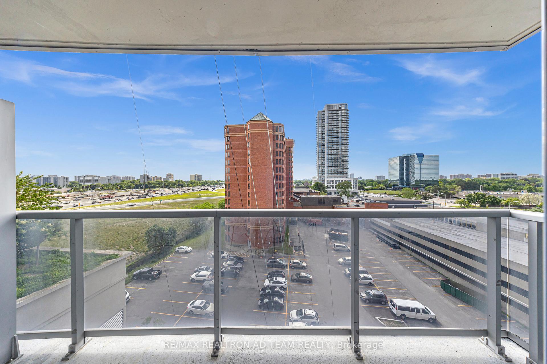 2 Bedrooms Condo at 125 Village Green, Toronto For sale