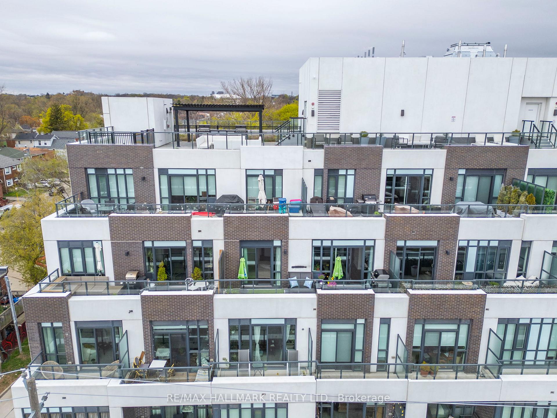 3 Bedrooms Condo at 1630 Queen, Toronto For sale