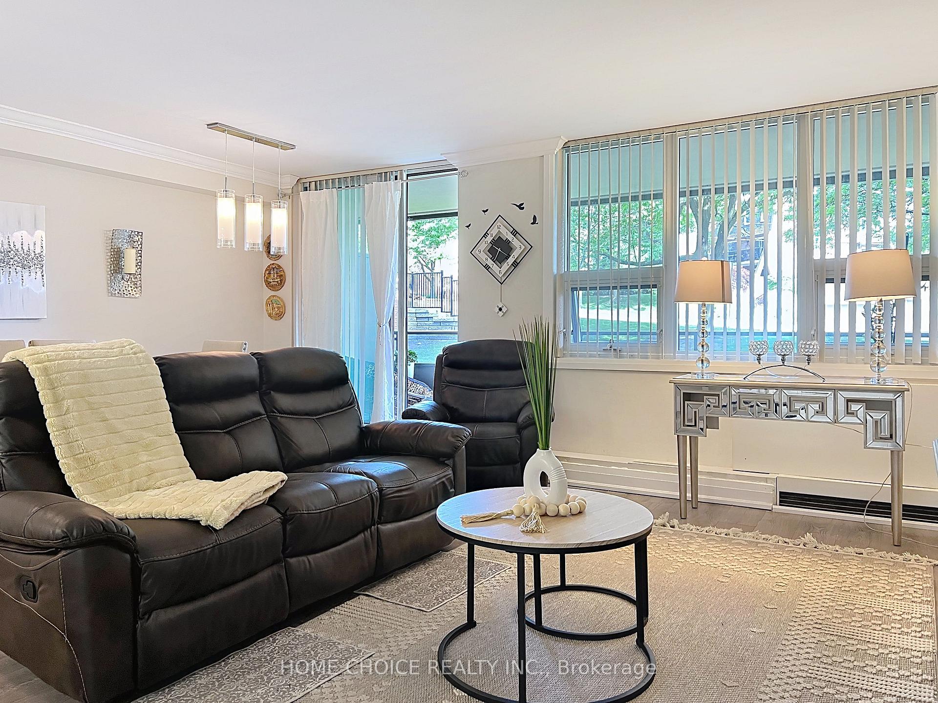 3 Bedrooms Condo at 15 La Rose, Toronto For sale