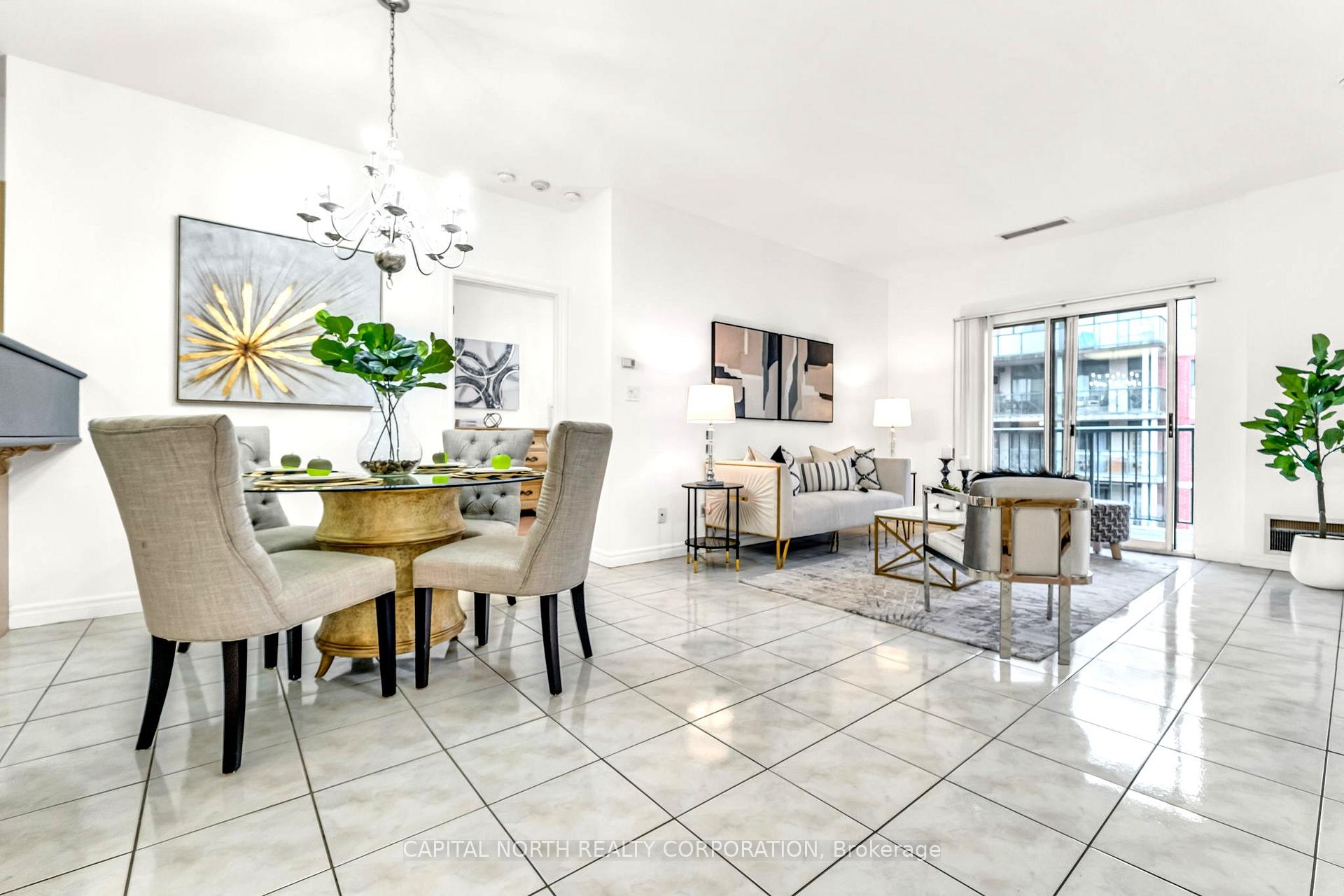 3 Bedrooms Condo at 33 Wallace, Vaughan For sale