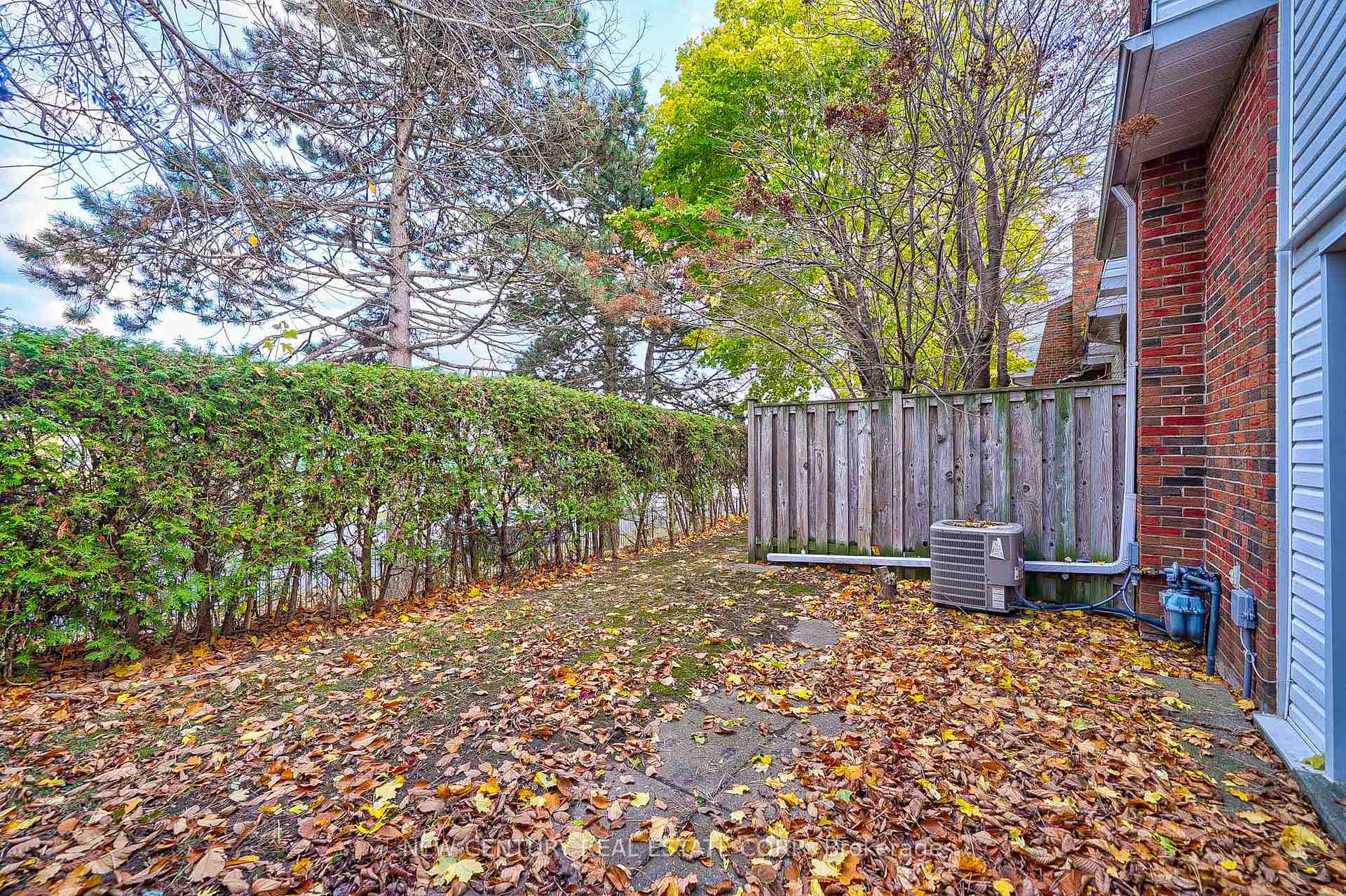 3 Bedrooms Condo at 92 Trailridge,  Toronto For sale