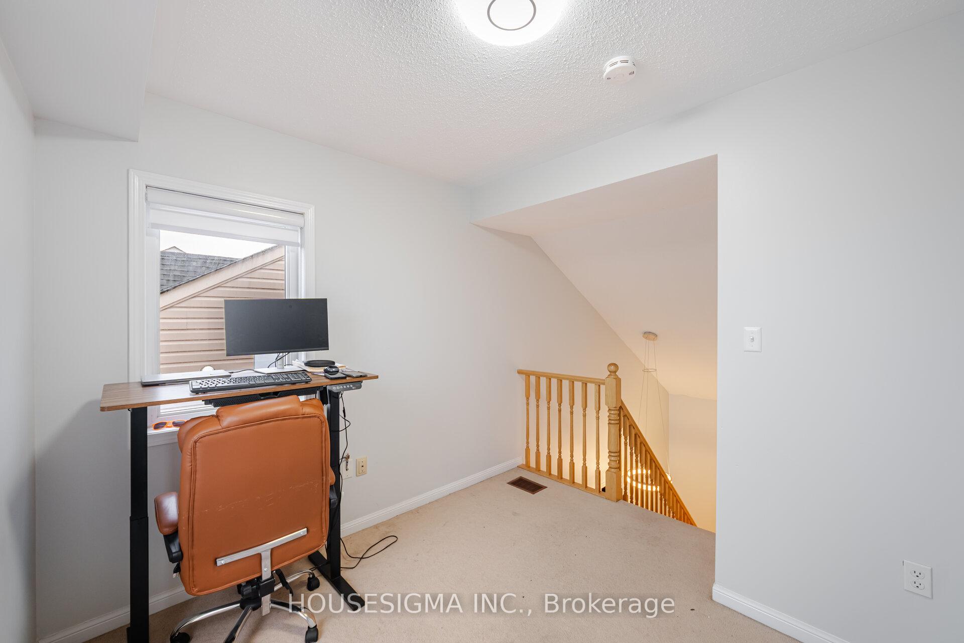 3 Bedrooms Condo at 760 Neighbourhood, Mississauga For sale