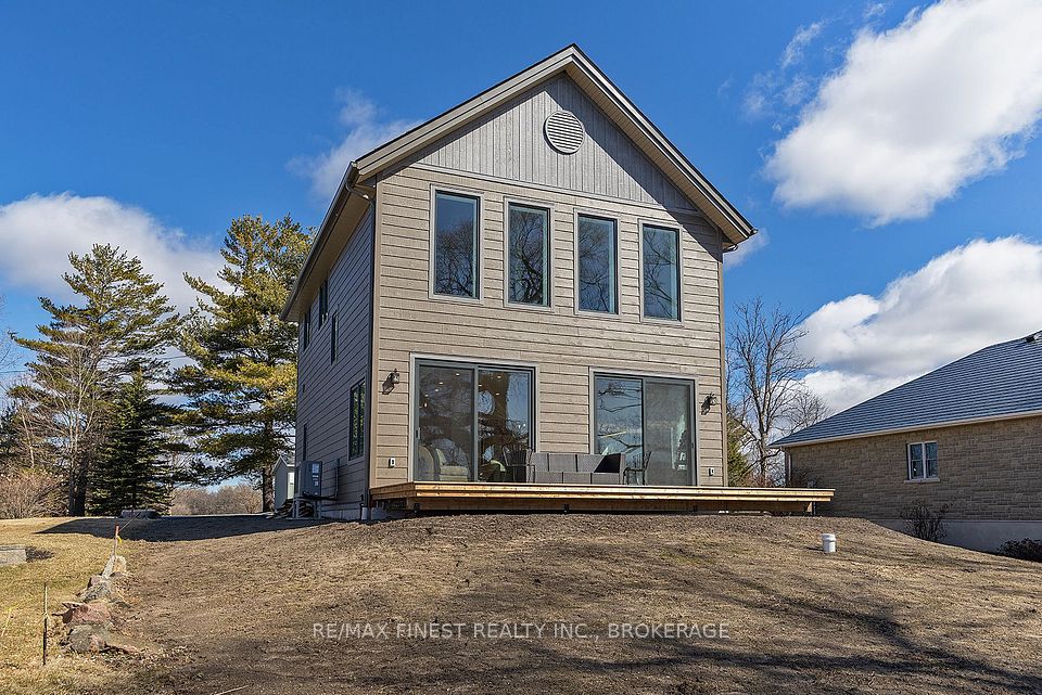 113 Willowbank Road, Gananoque, ON K7G 2V5