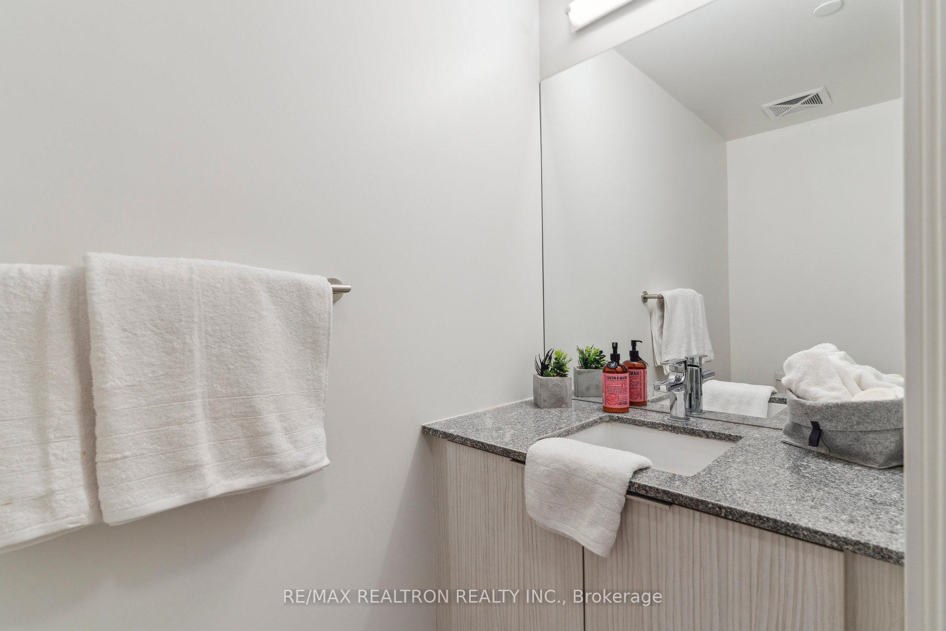 2 Bedrooms Condo at 158 Front, Toronto For sale