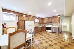 99 Stilecroft Drive Lower
