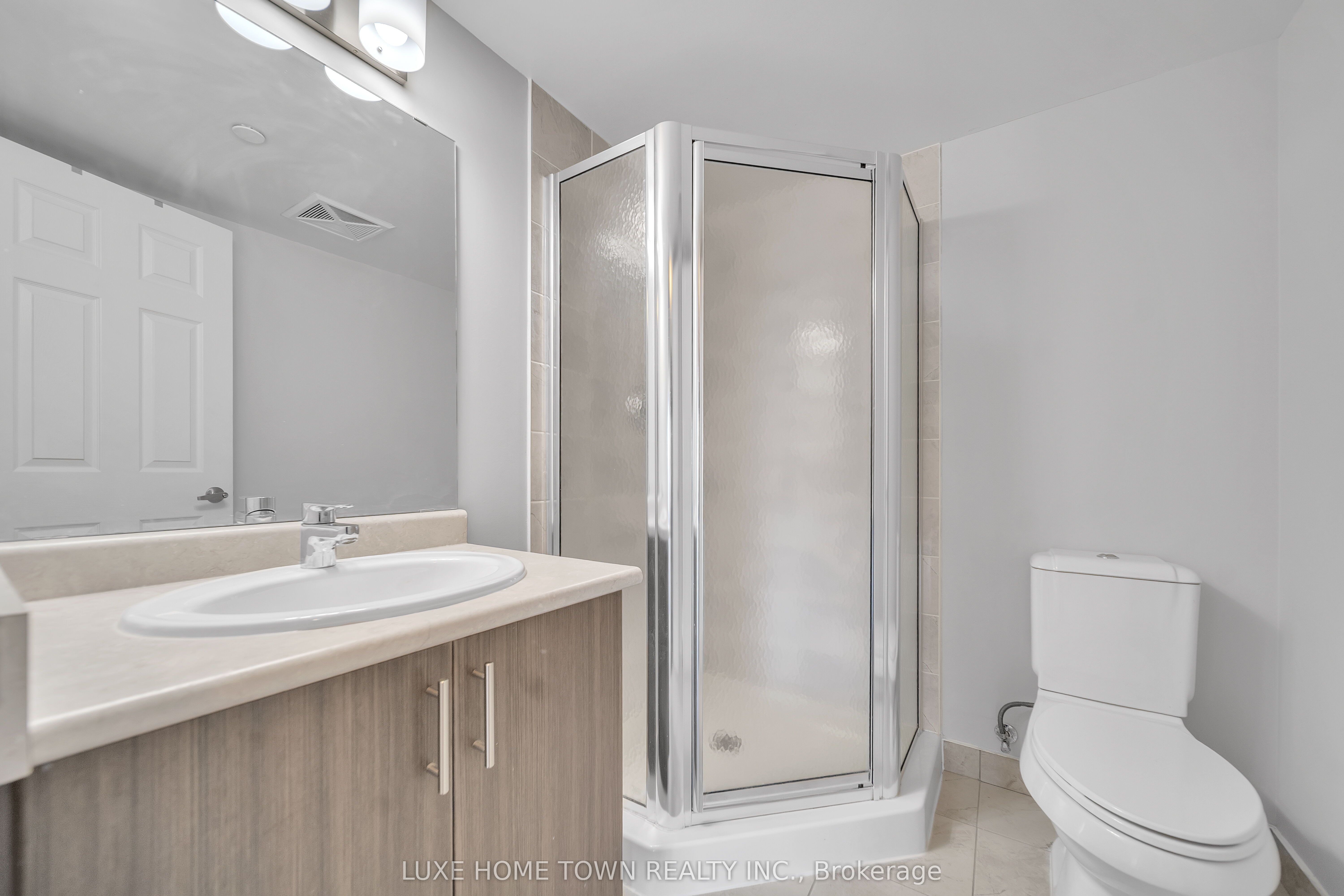 716 Main Street E, #801