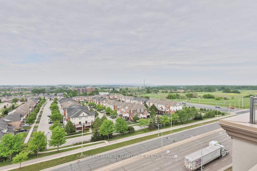 1 Bedroom Condo at 2490 Old Bronte,  Oakville For sale