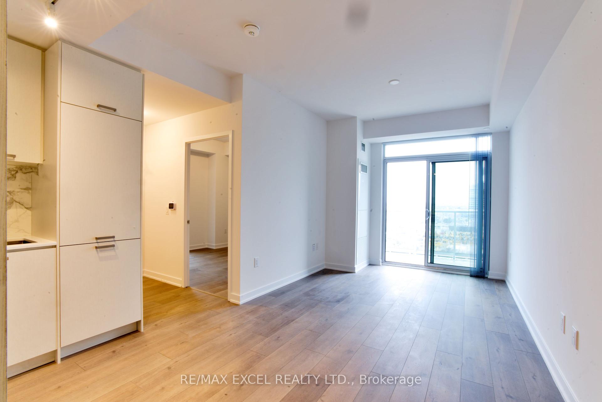 1 Bedroom Condo at 38 Honeycrisp, Vaughan For sale