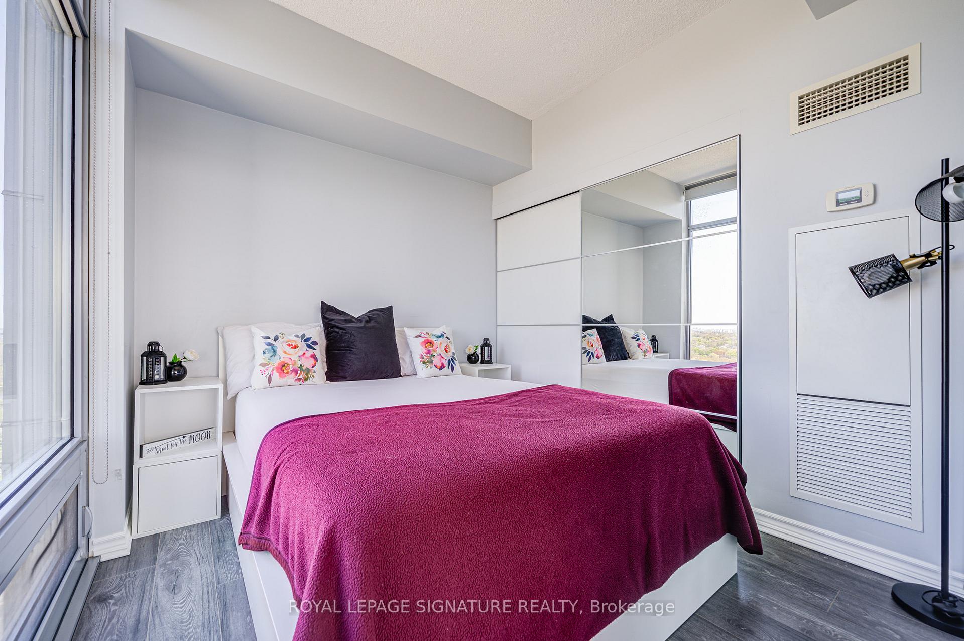 2 Bedrooms Condo at 105 The Queensway, Toronto For sale