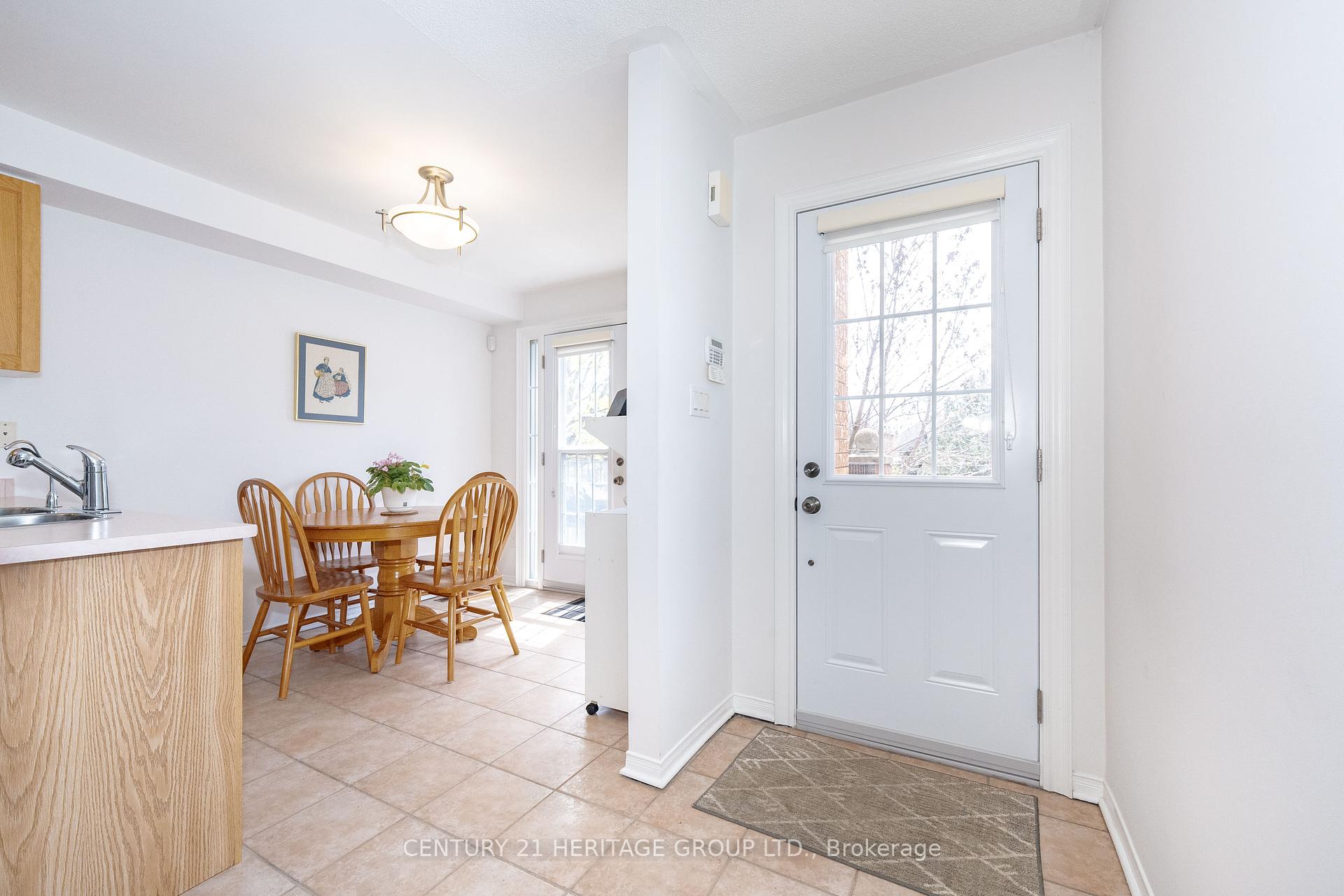 3 Bedrooms Condo at 124 Rory,  Toronto For sale