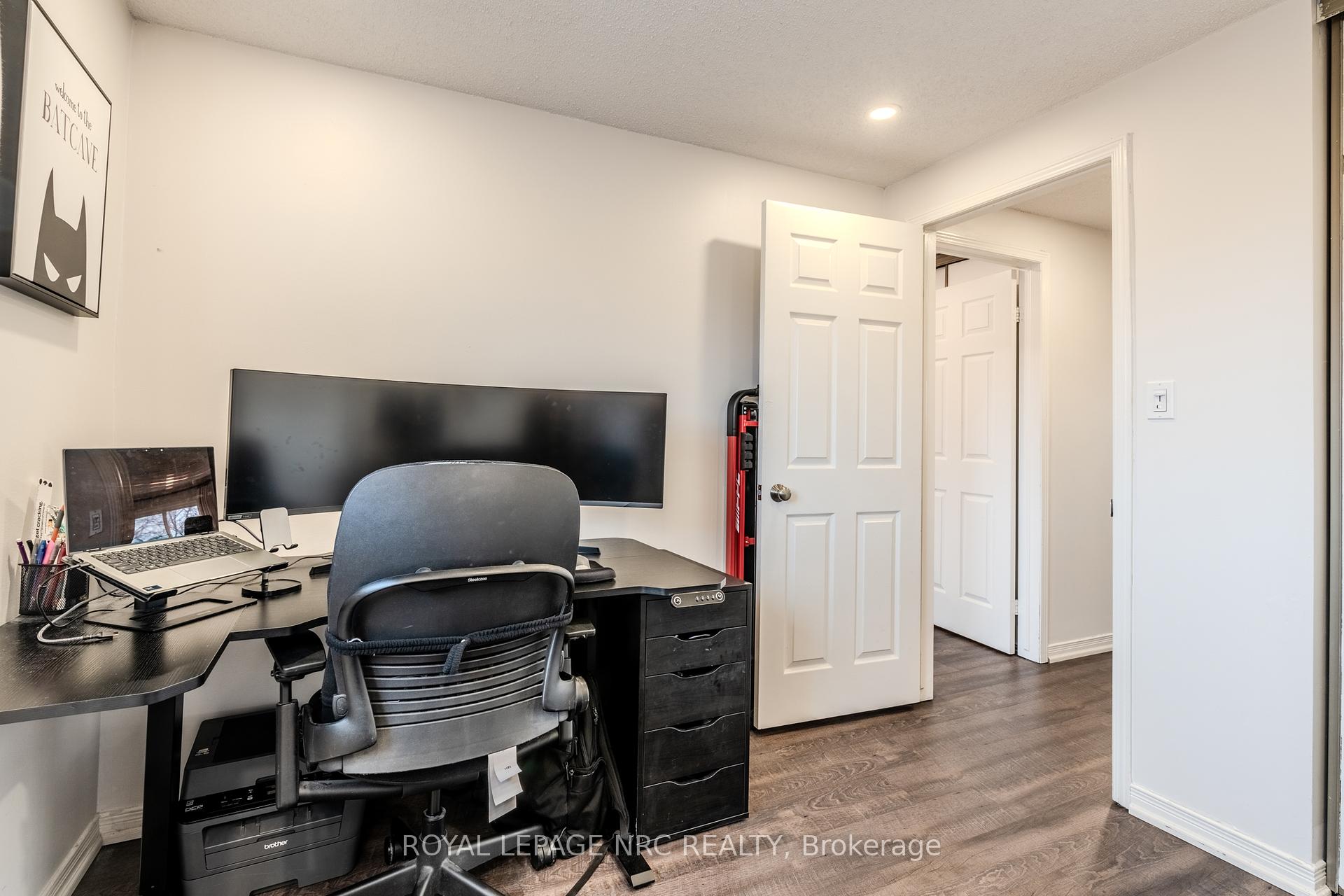 3 Bedrooms Condo at 29 Heritage, Hamilton For sale