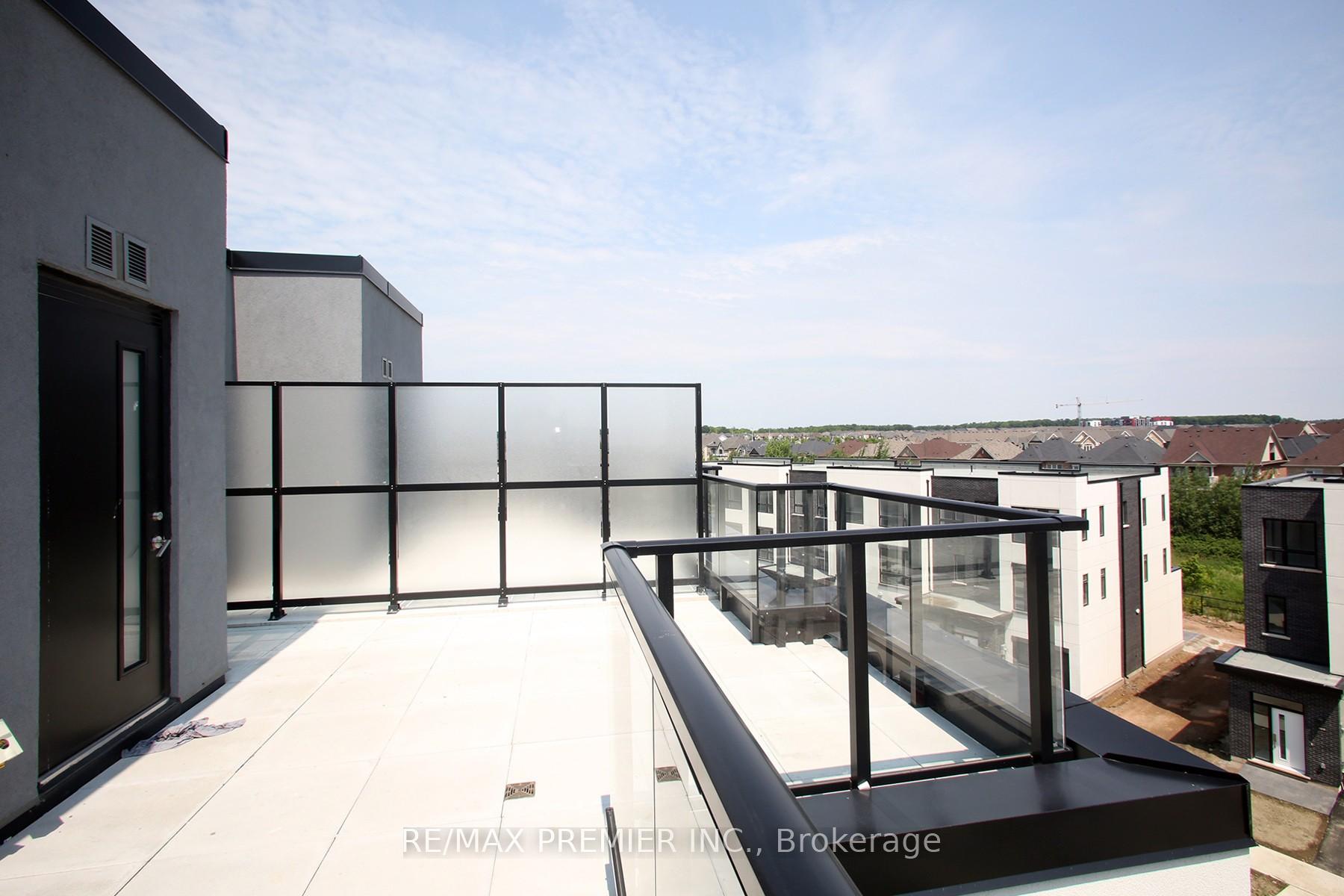 2 Bedrooms Condo at 3020 Trailside, Oakville For sale