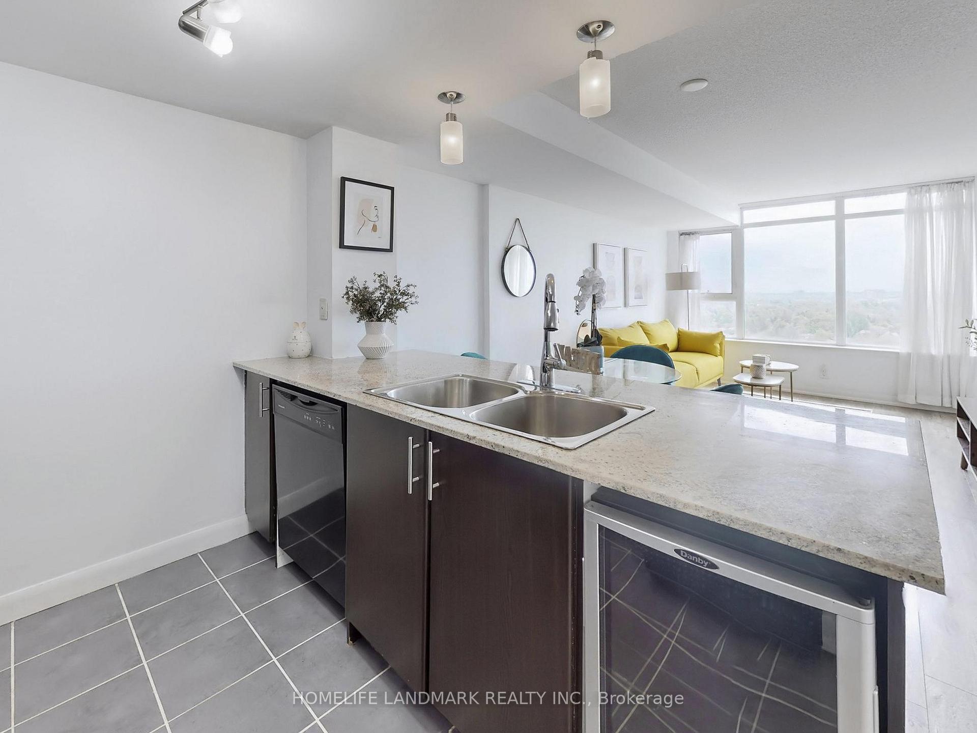 2 Bedrooms Condo at 190 Borough, Toronto For sale