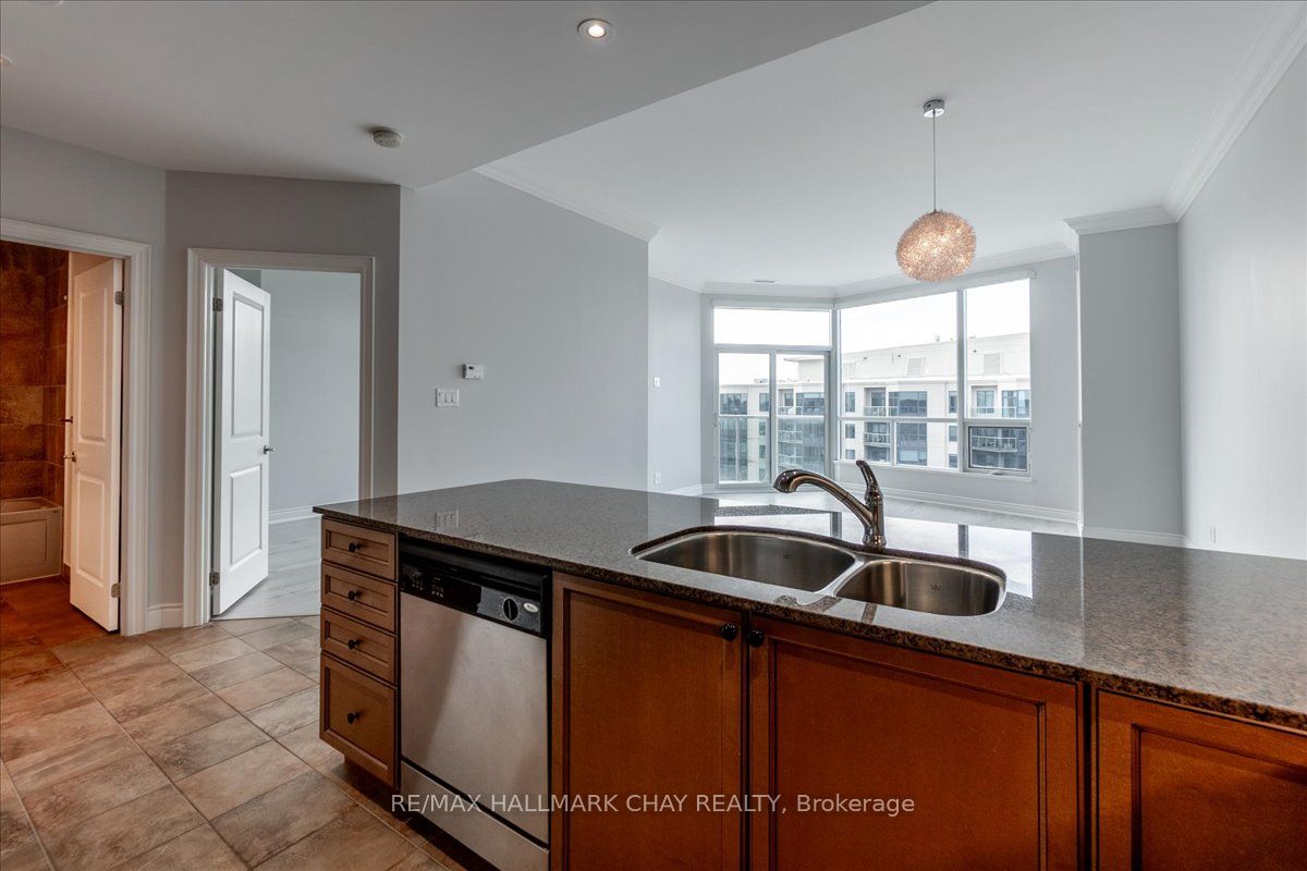 33 Ellen Street, #PH-09