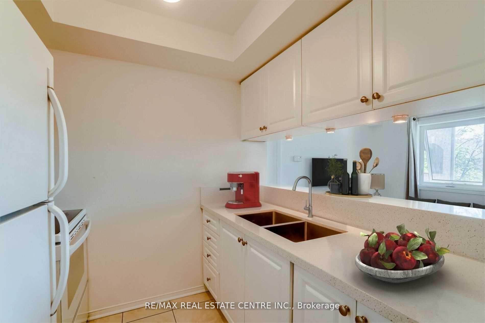 1 Bedroom Condo at 85 Bristol, Mississauga For sale