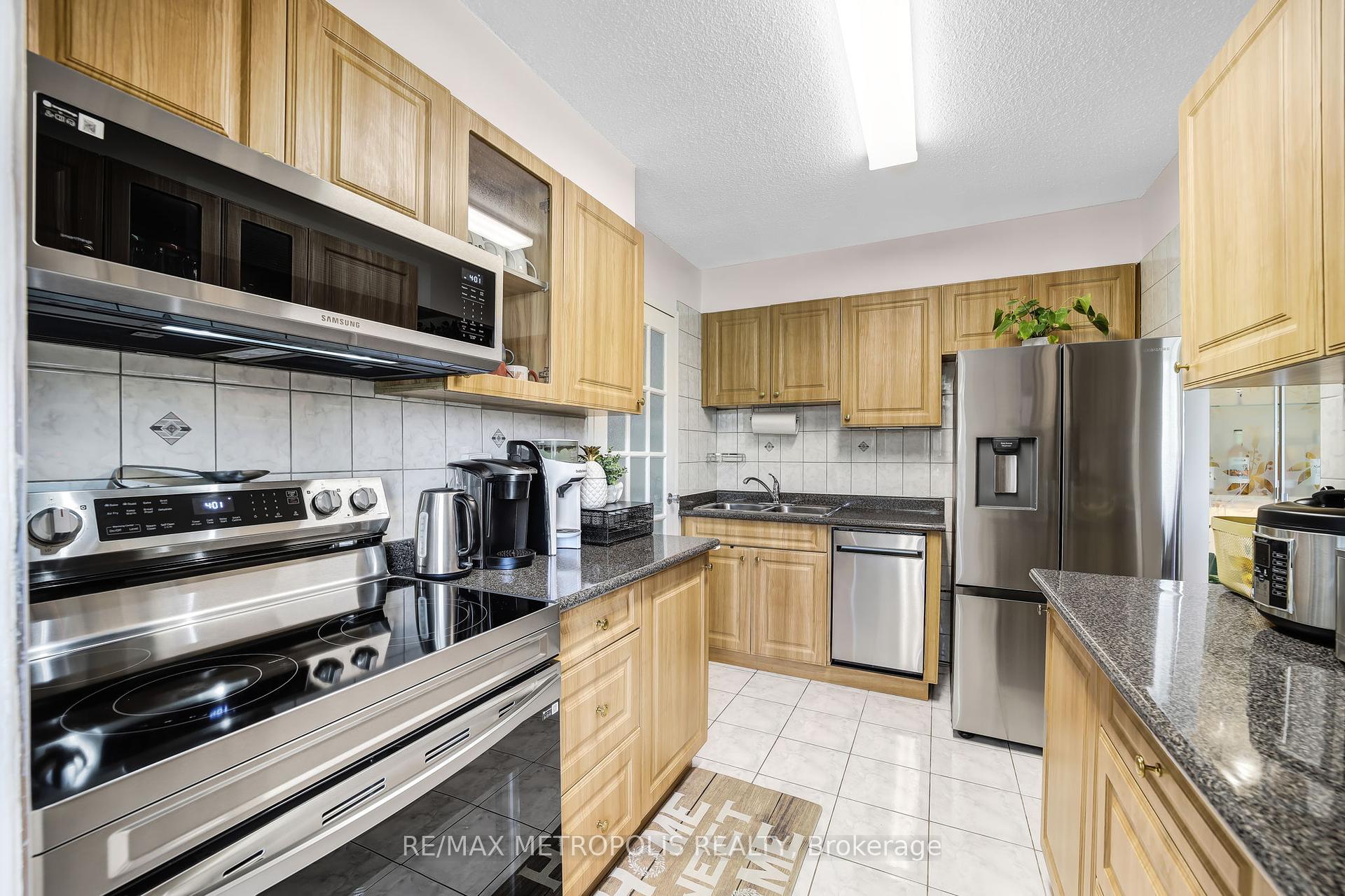 3 Bedrooms Condo at 5 Parkway Forest, Toronto For sale
