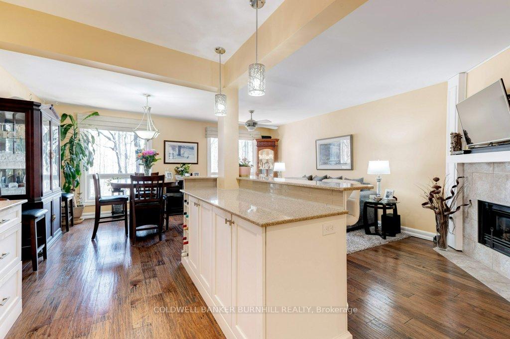 3 Bedrooms Condo at 2301 CAVENDISH,  Burlington For sale