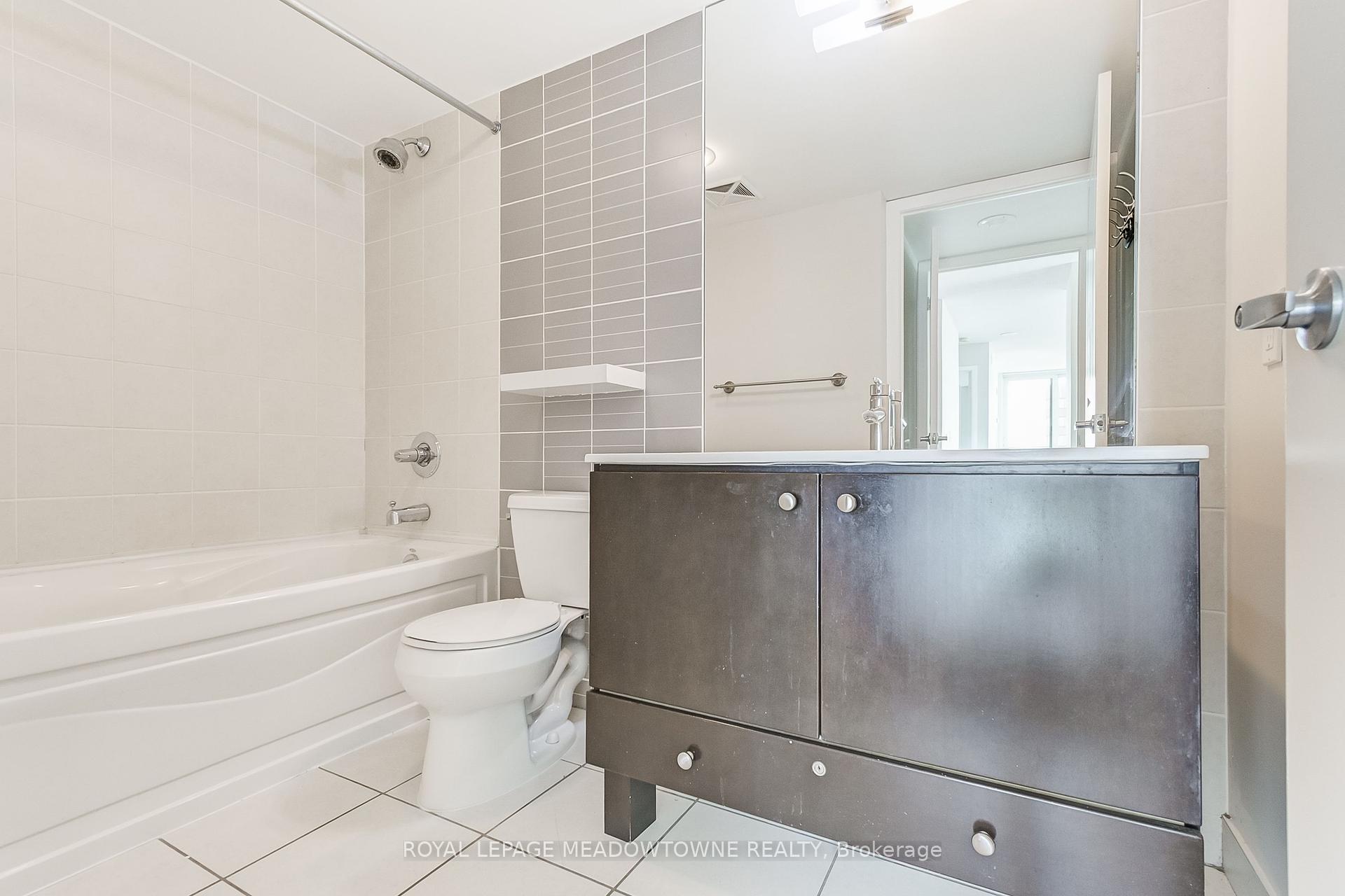 2 Bedrooms Condo at 225 Sherway Gardens, Toronto For sale
