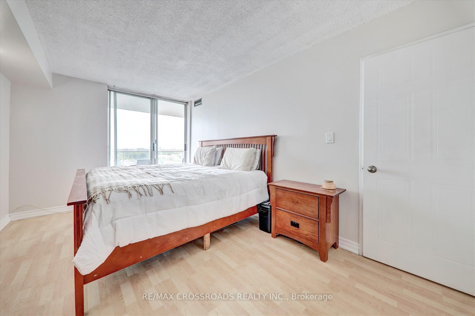 2 Bedrooms Condo at 400 Mclevin, Toronto For sale