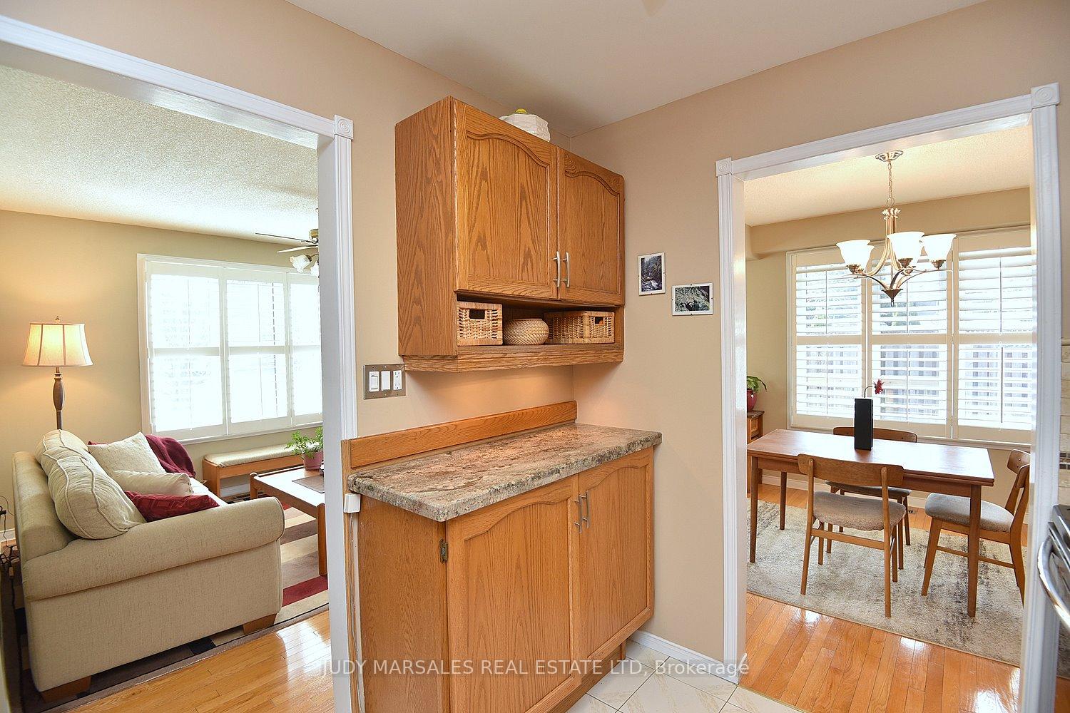 3 Bedrooms Condo at 644 Upper Paradise,  Hamilton For sale