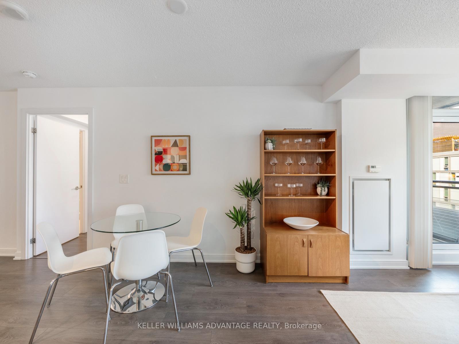 2 Bedrooms Condo at 525 Adelaide, Toronto For sale