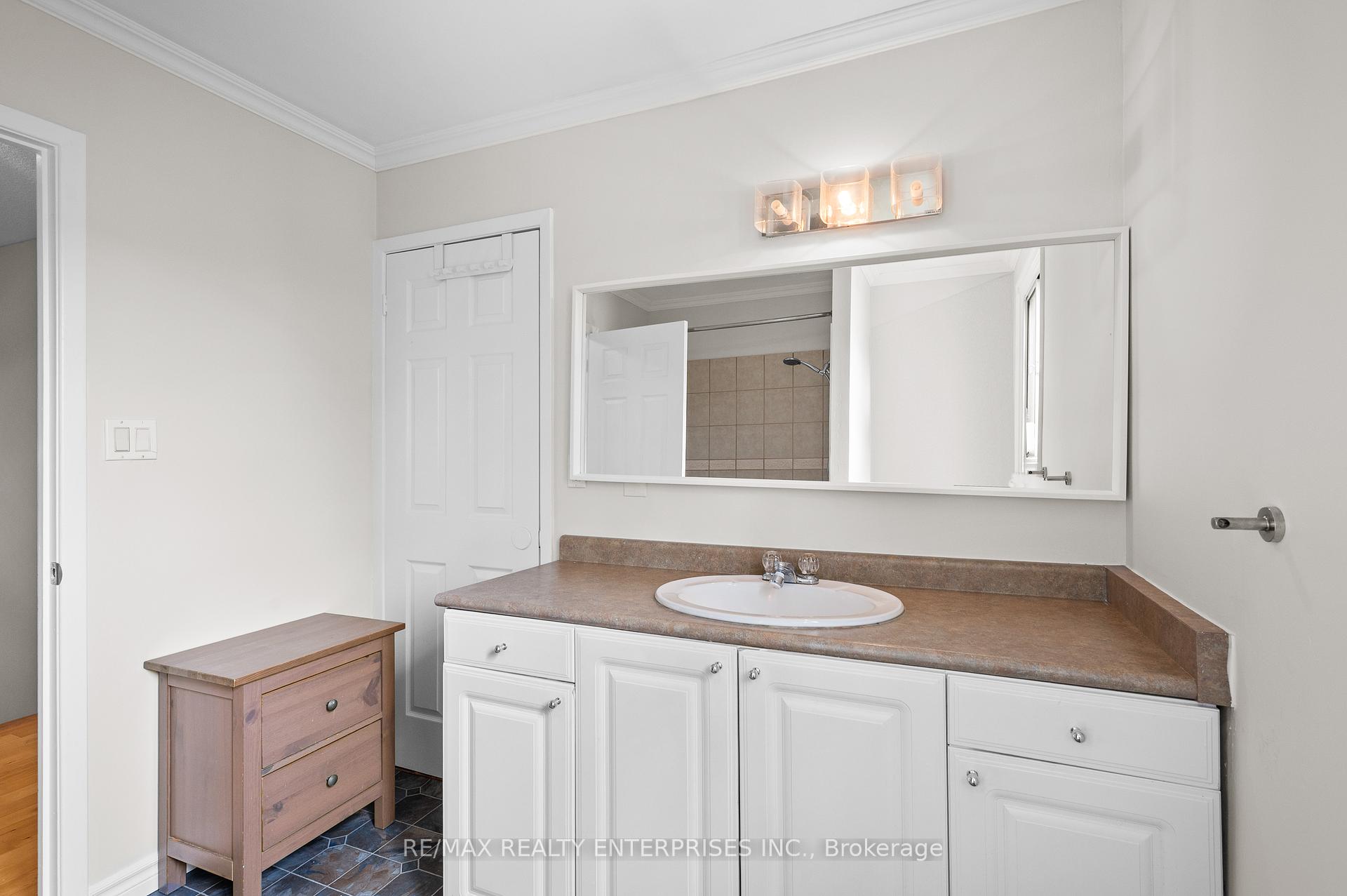 4 Bedrooms Condo at 6540 Falconer, Mississauga For sale