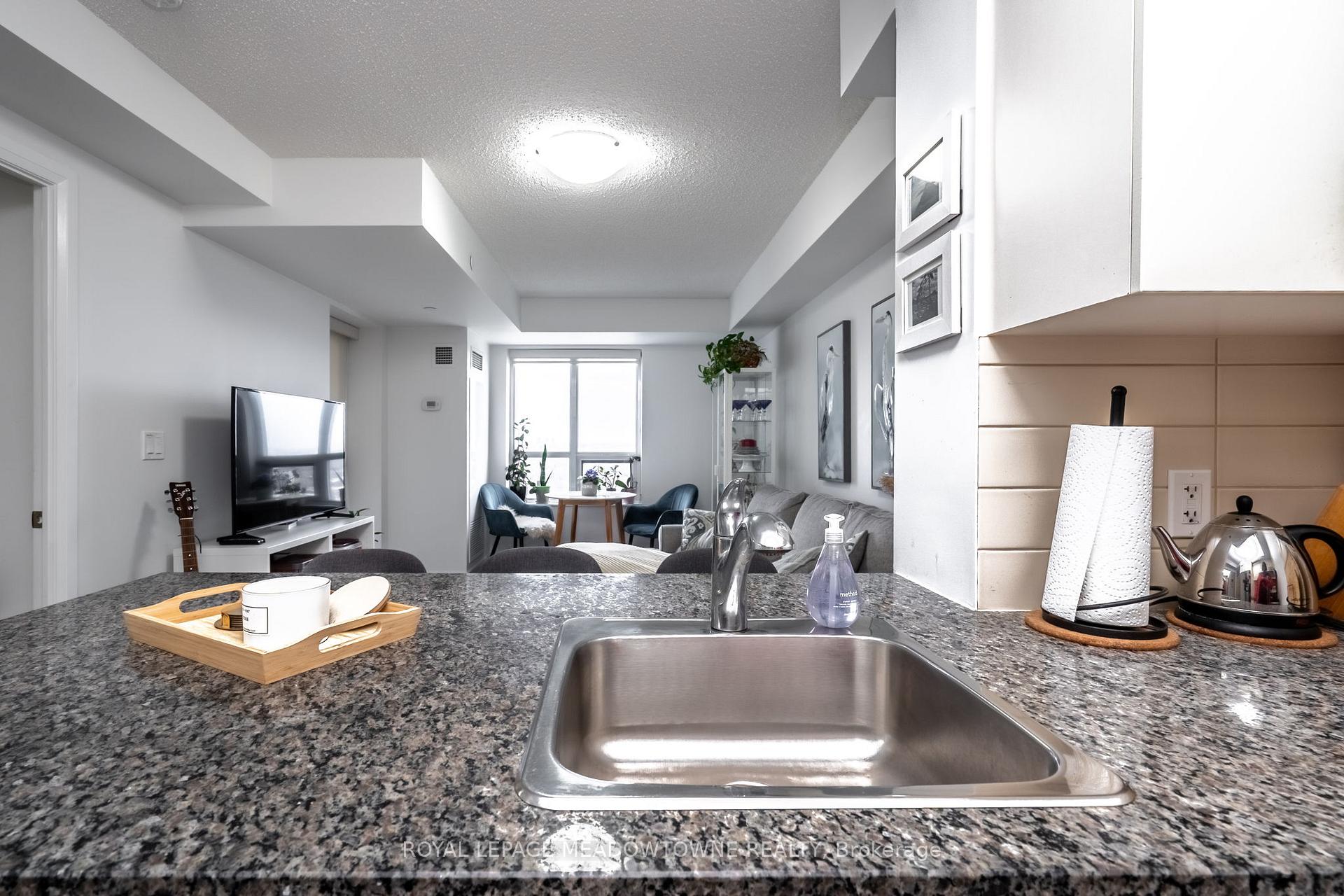 2 Bedrooms Condo at 2 Eva,  Toronto For sale