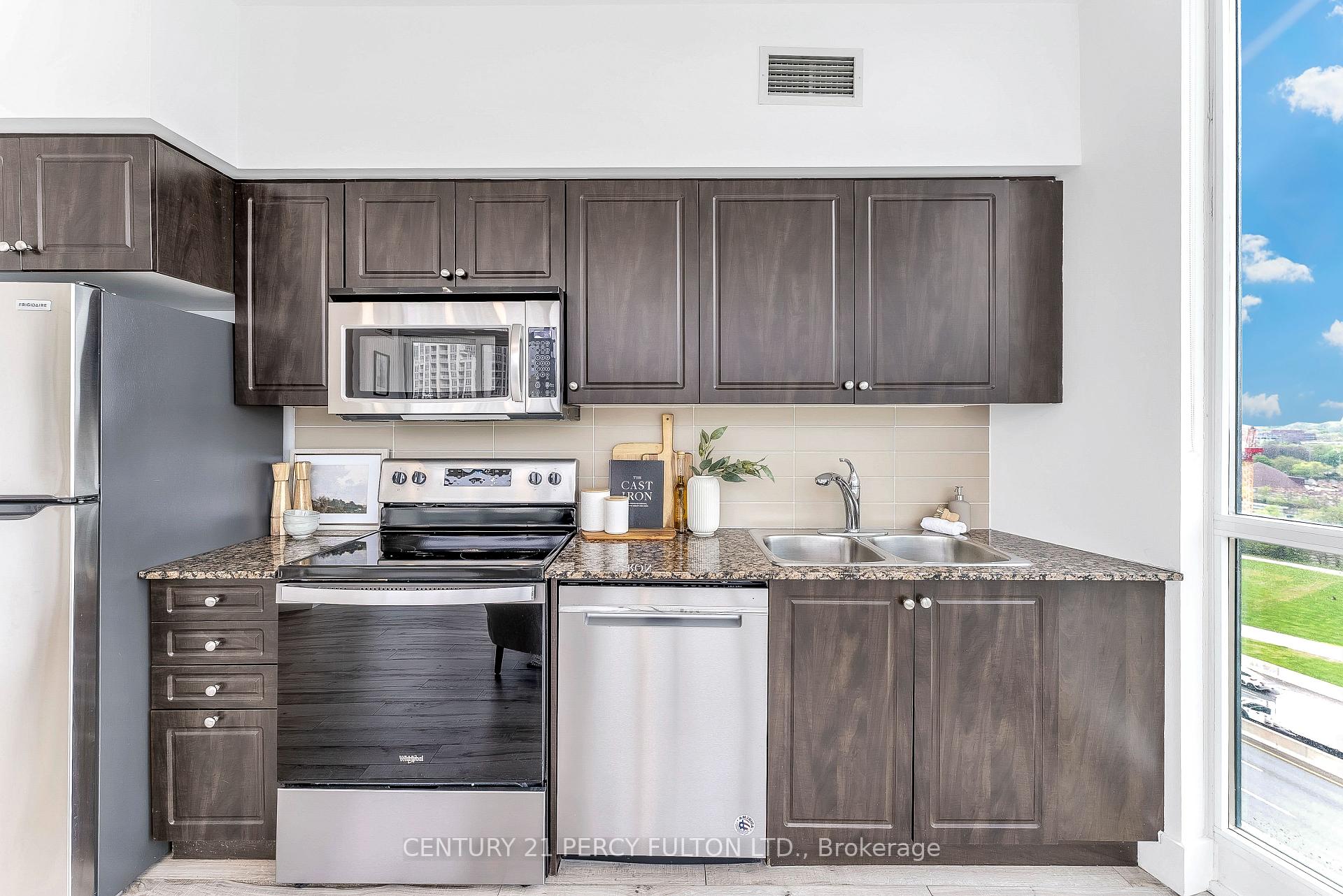 2 Bedrooms Condo at 209 Fort York, Toronto For sale