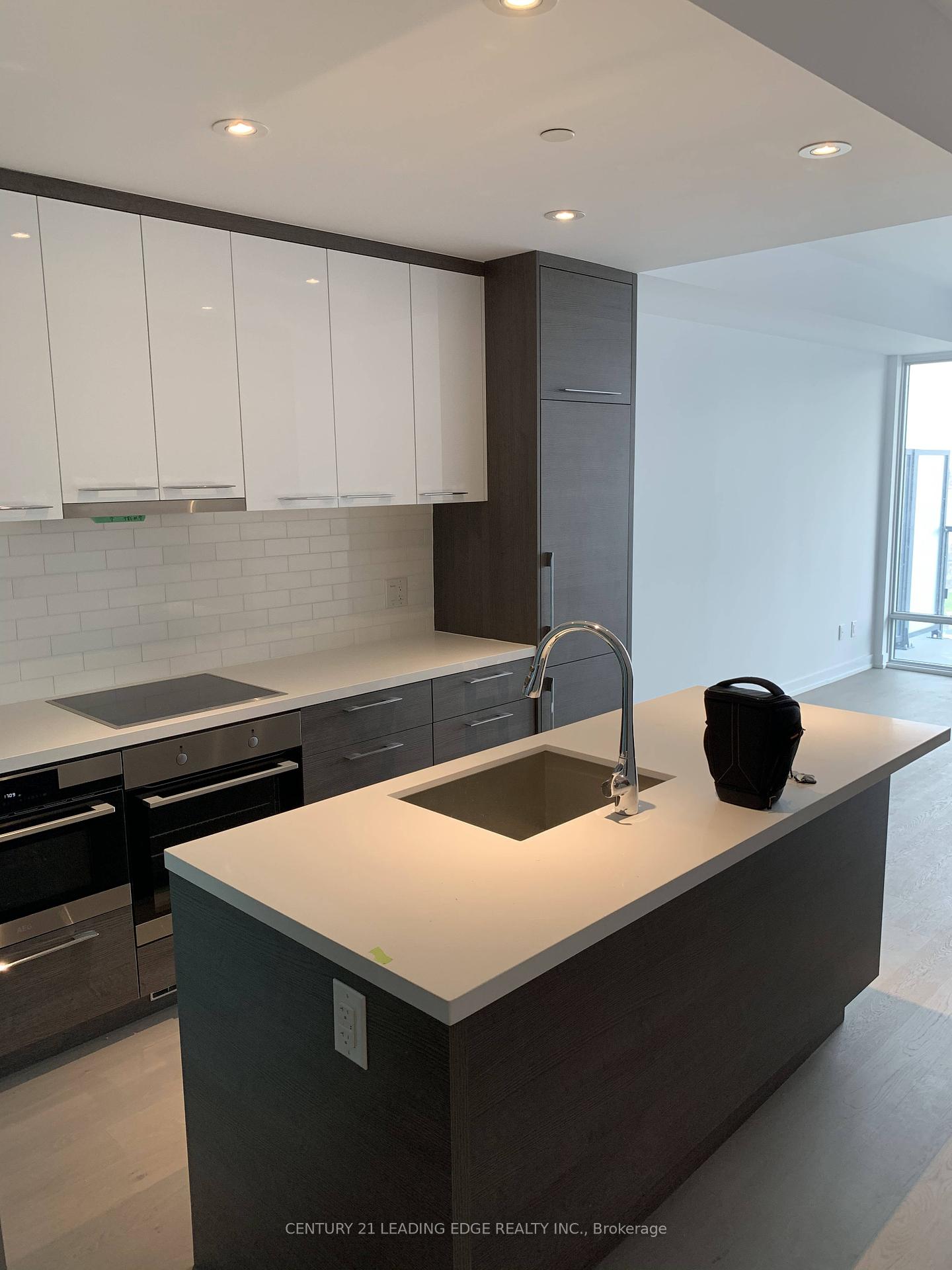 2 Bedrooms Condo at 488 University, Toronto For sale