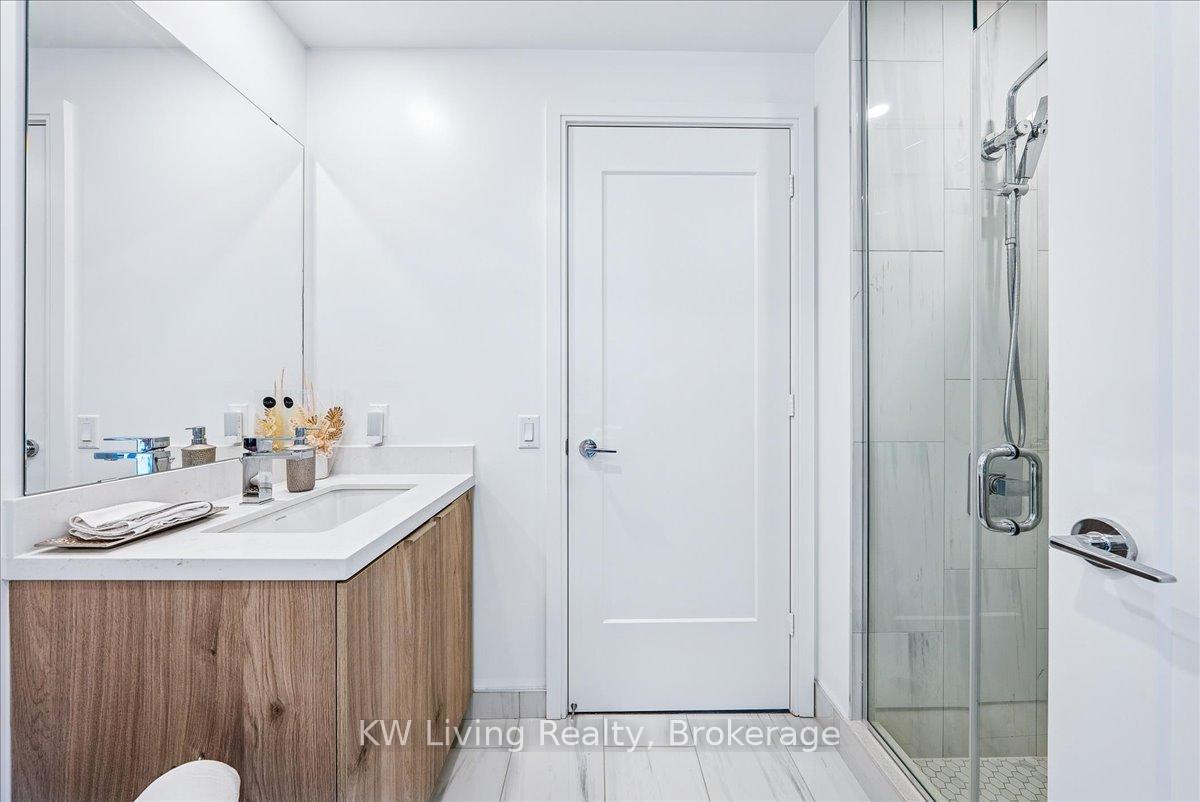 2 Bedrooms Condo at 70 Annie Craig, Toronto For sale