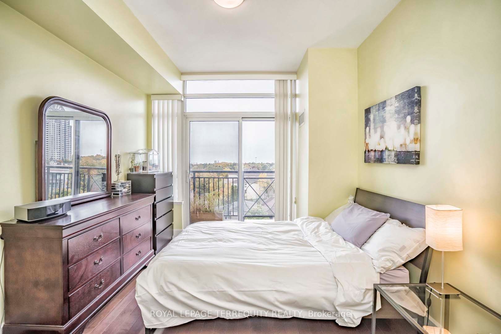 676 Sheppard Avenue E, #607