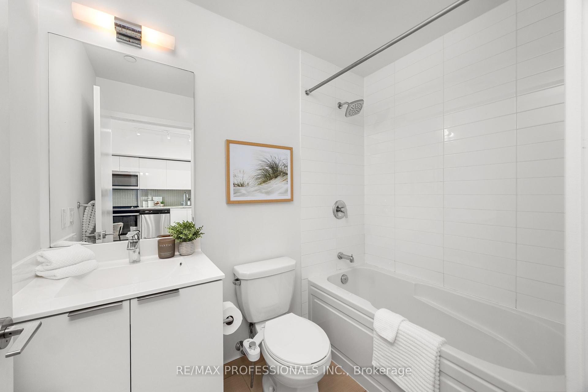 2 Bedrooms Condo at 20 Shore Breeze, Toronto For sale