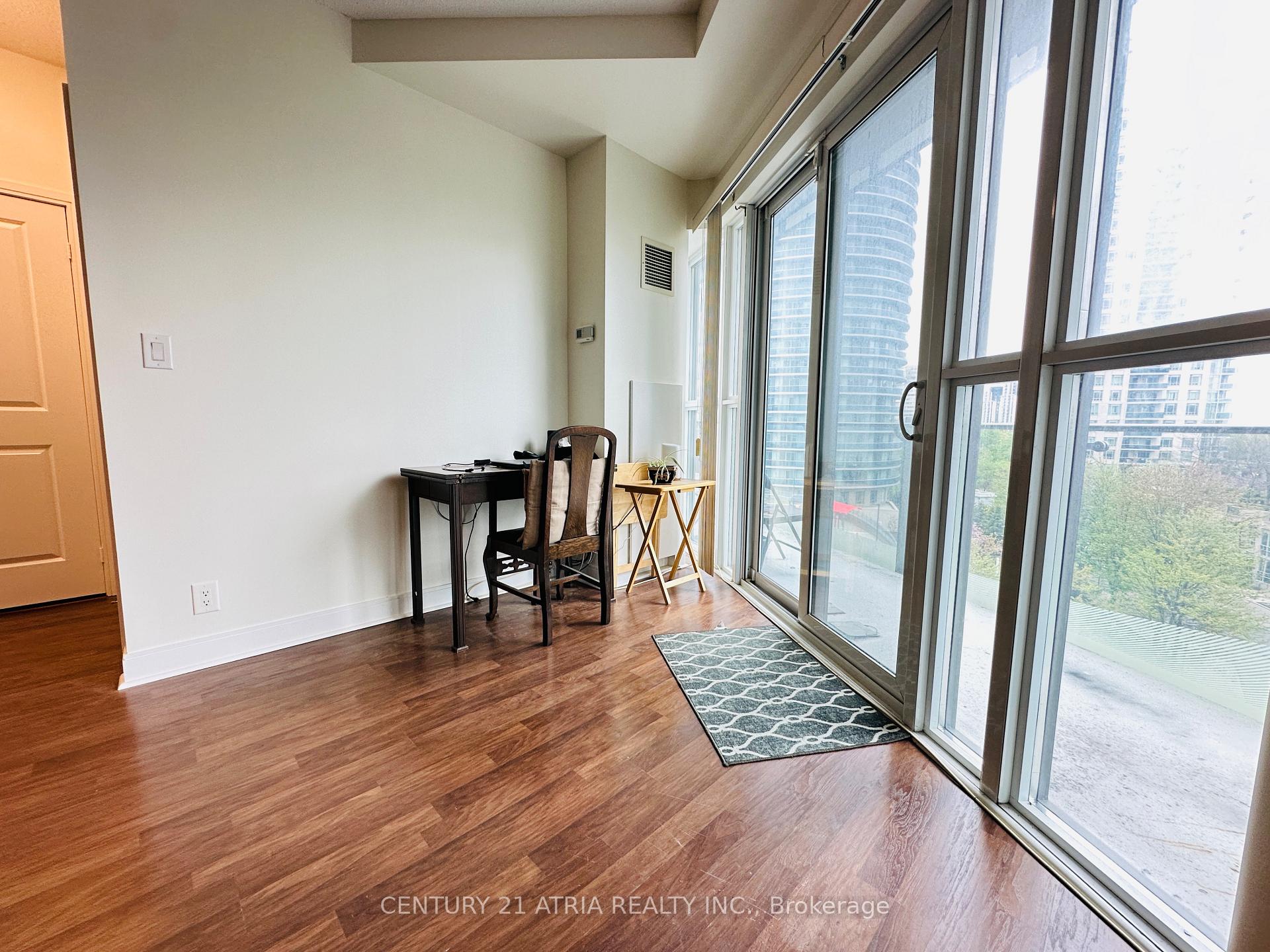 2 Bedrooms Condo at 50 Absolute, Mississauga For sale