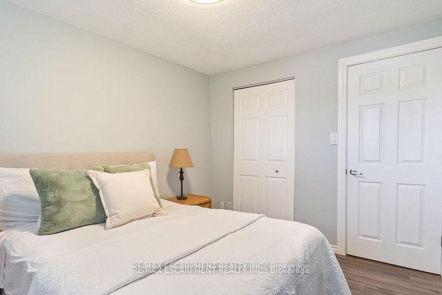 3 Bedrooms Condo at 1301 Upper Gage,  Hamilton For sale