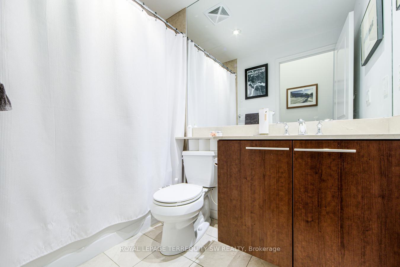2 Bedrooms Condo at 618 A Fleet, Toronto For sale