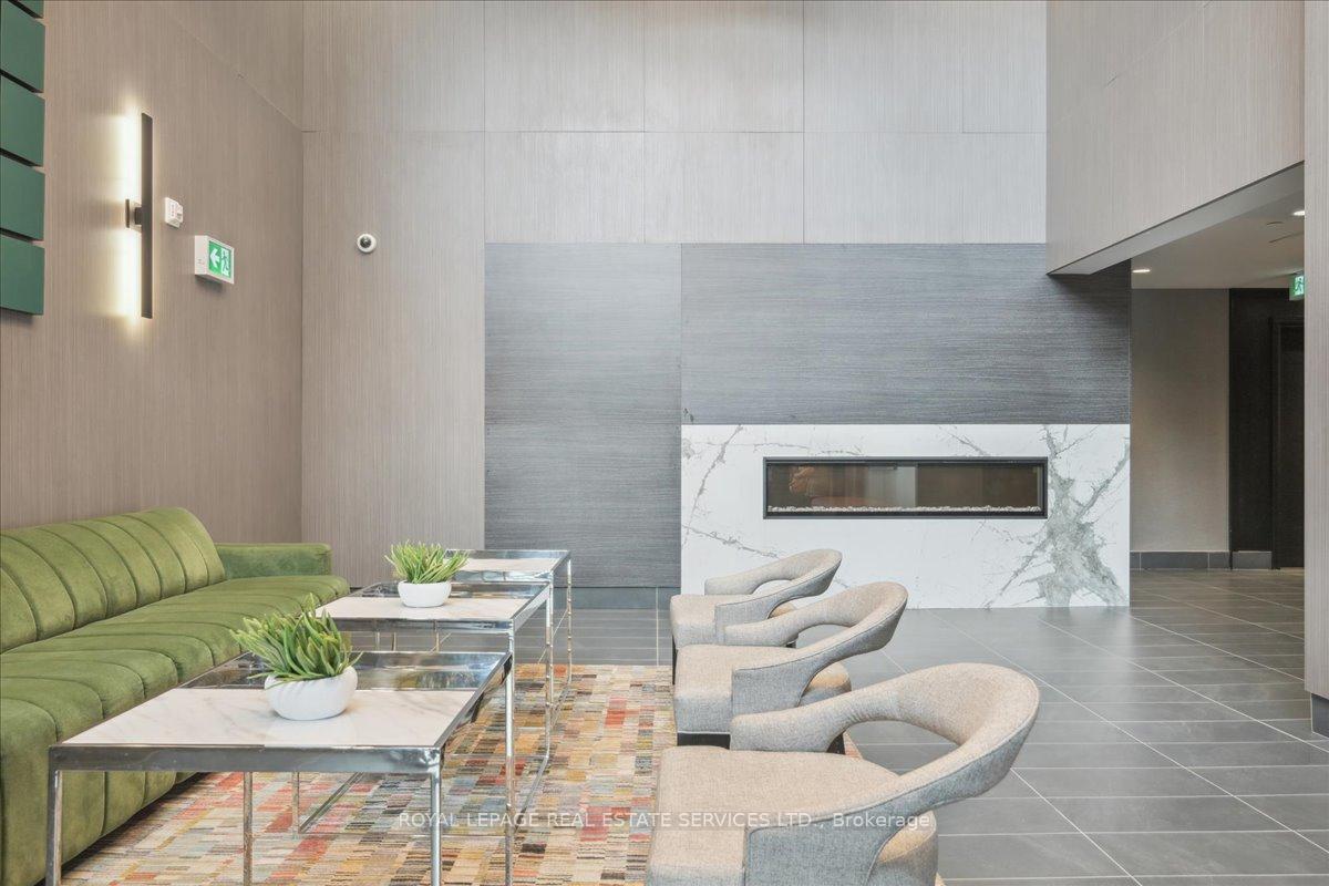 2 Bedrooms Condo at 95 DUNDAS, Oakville For sale