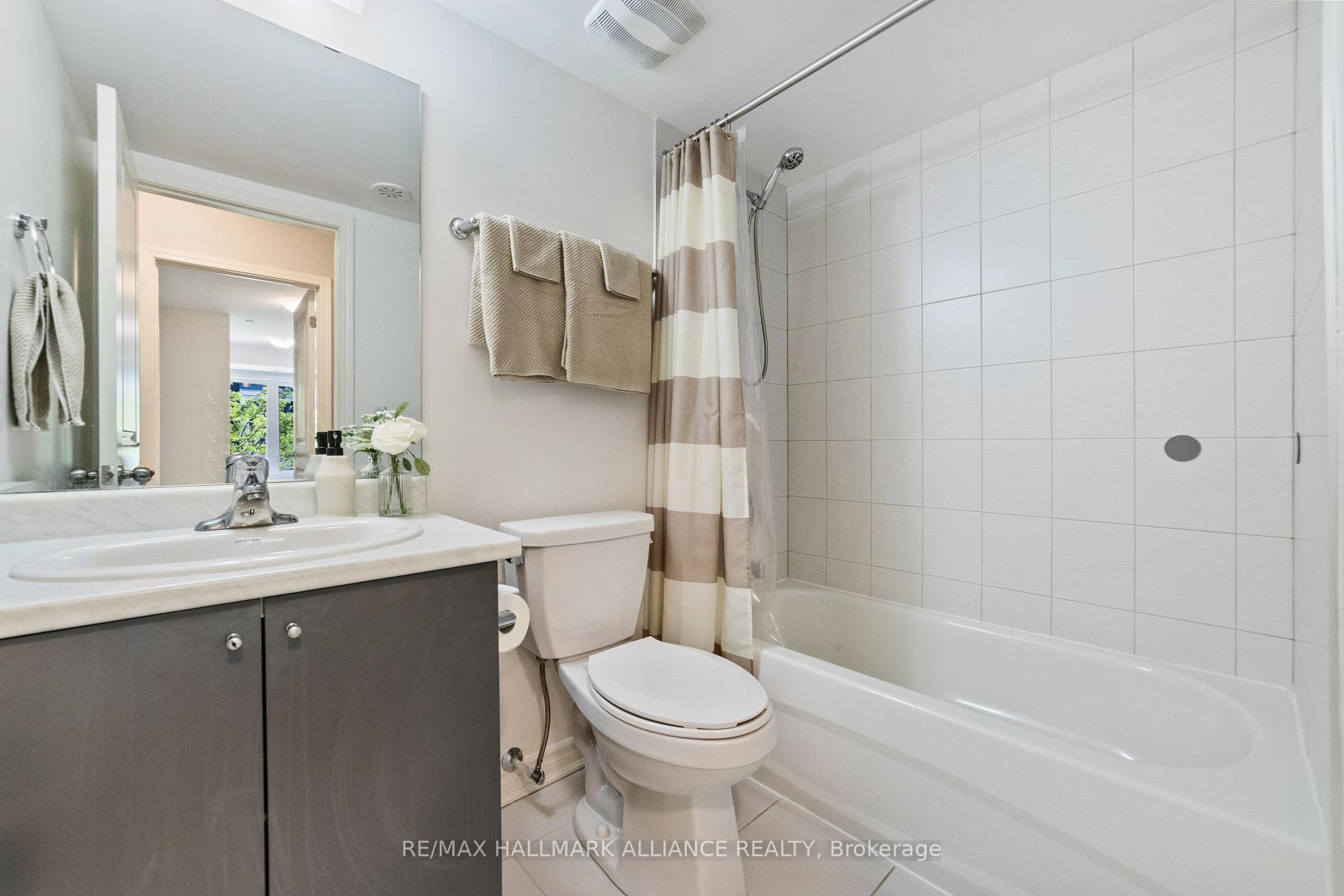 3 Bedrooms Condo at 1150 Stroud, Mississauga For sale