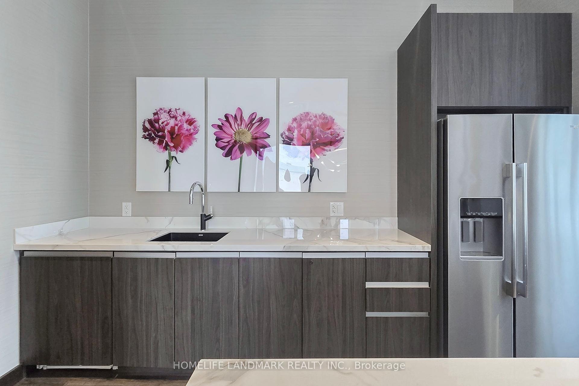 2 Bedrooms Condo at 60 Honeycrisp, Vaughan For sale