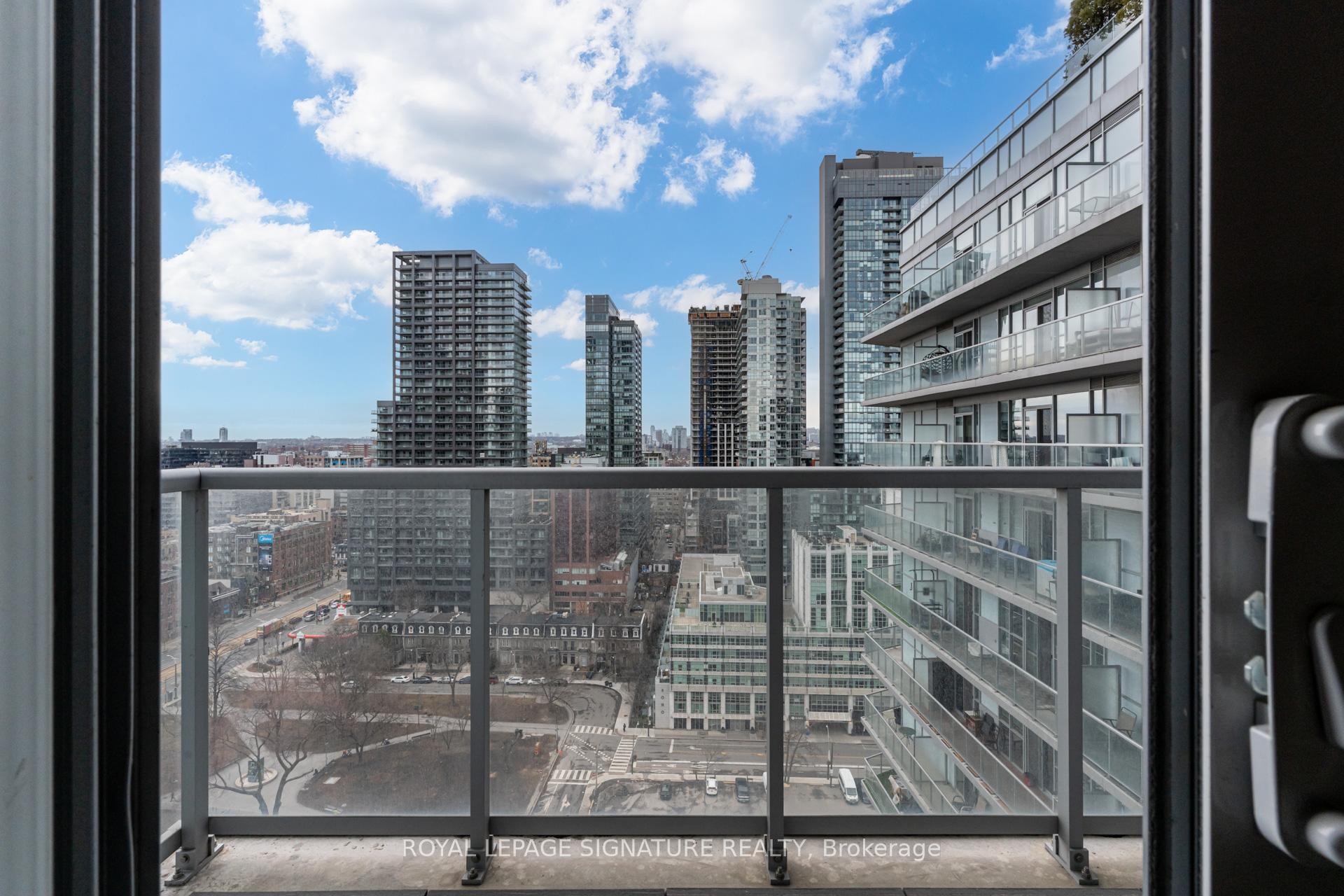 1 Bedroom Condo at 352 Front, Toronto For sale