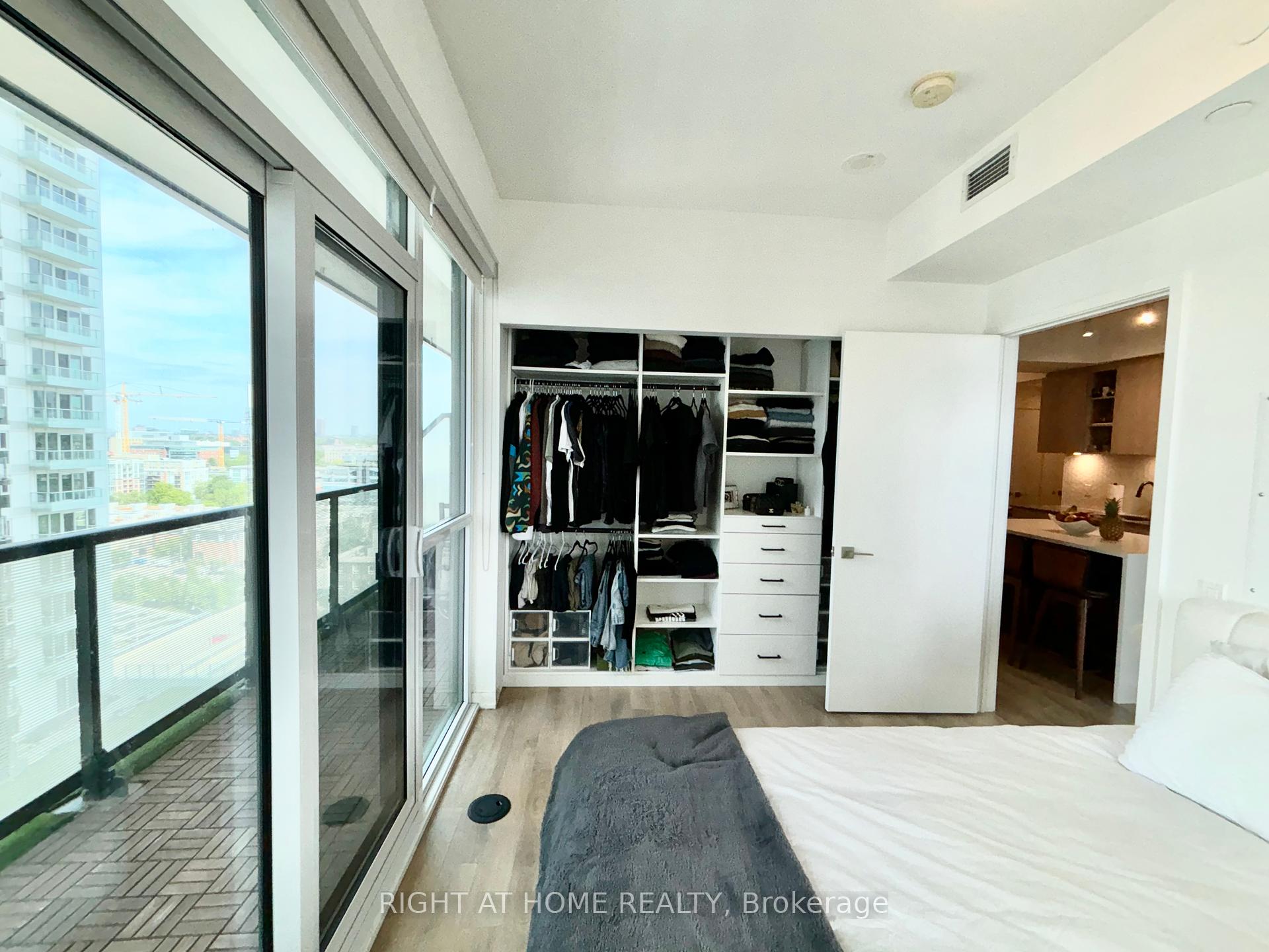 2 Bedrooms Condo at 50 Ordnance, Toronto For sale