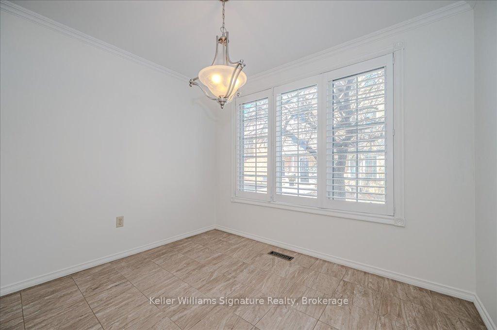 3 Bedrooms Condo at 2055 Walkers,  Burlington For sale
