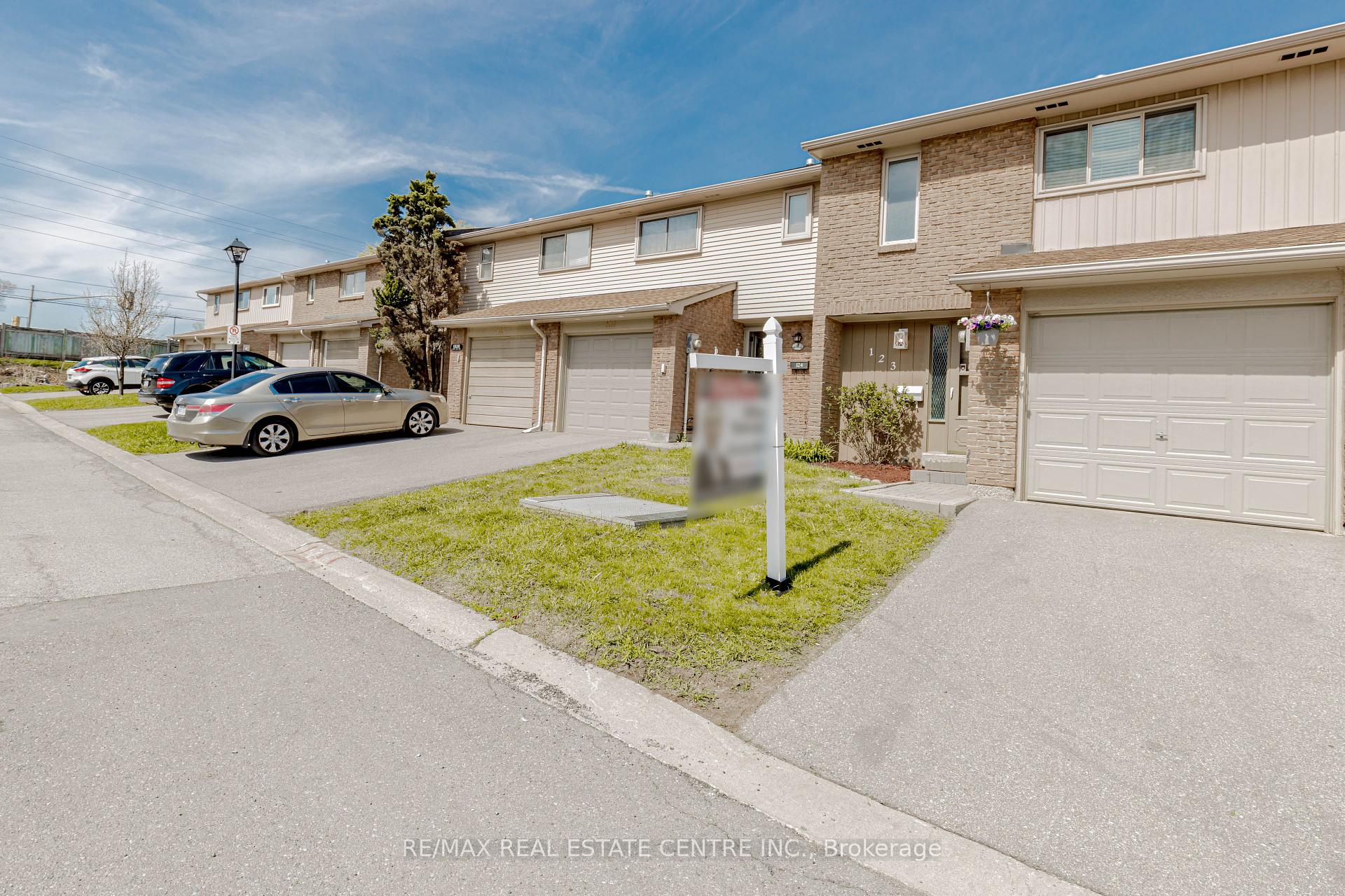 3 Bedrooms Condo at 1526 Lancaster,  Oakville For sale