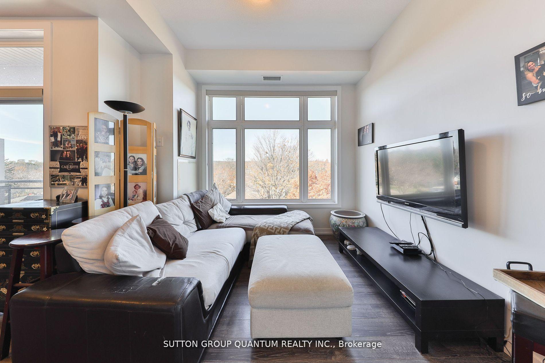 2 Bedrooms Condo at 457 Plains, Burlington For sale