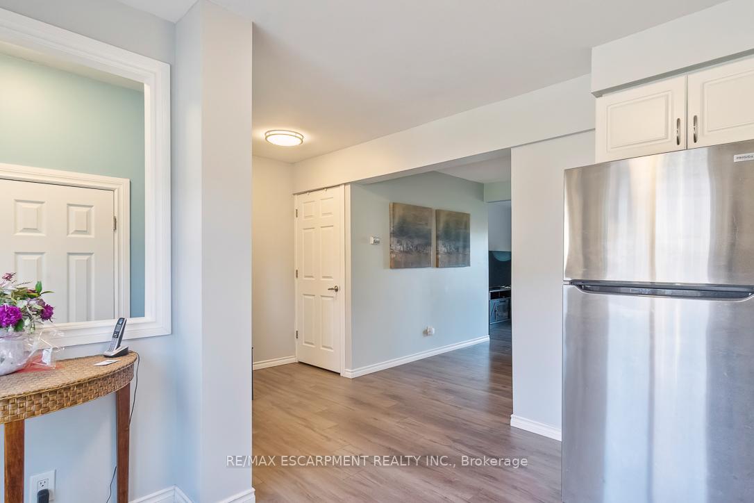 3 Bedrooms Condo at 1301 Upper Gage, Hamilton For sale