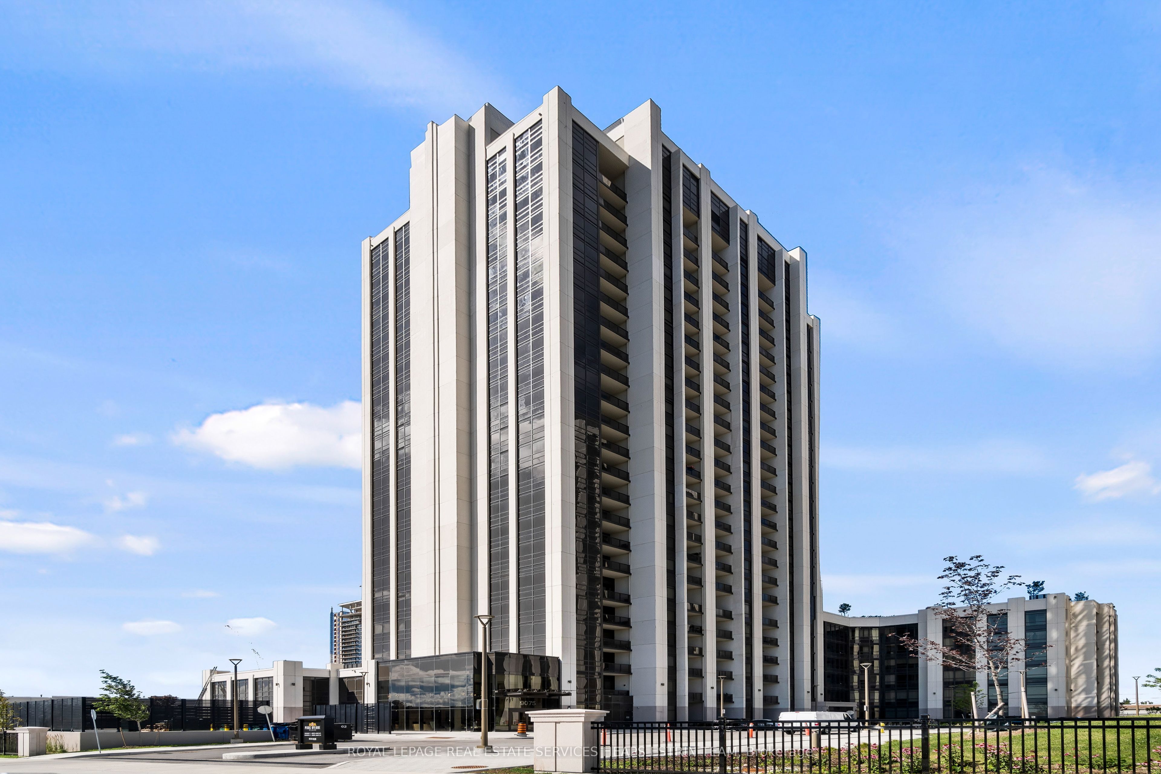 9075 Jane Street, #518