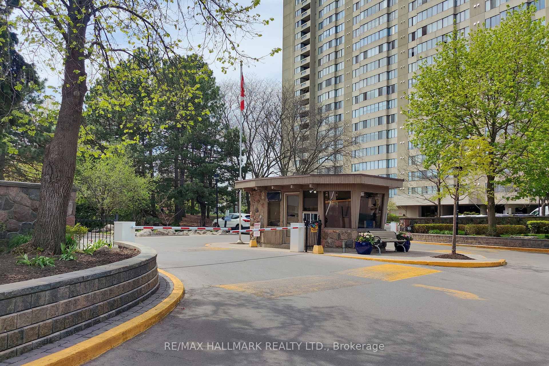 2 Bedrooms Condo at 2350 Bridletowne, Toronto For sale