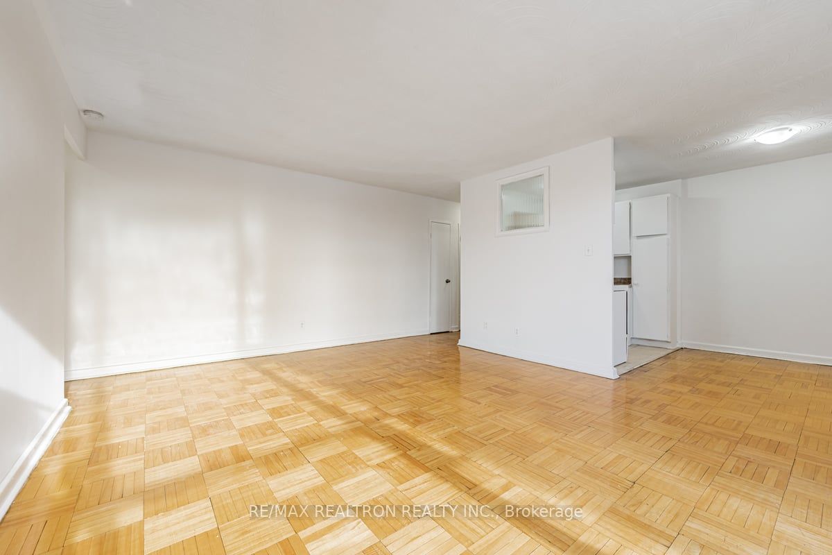 165 Cosburn Avenue, #307